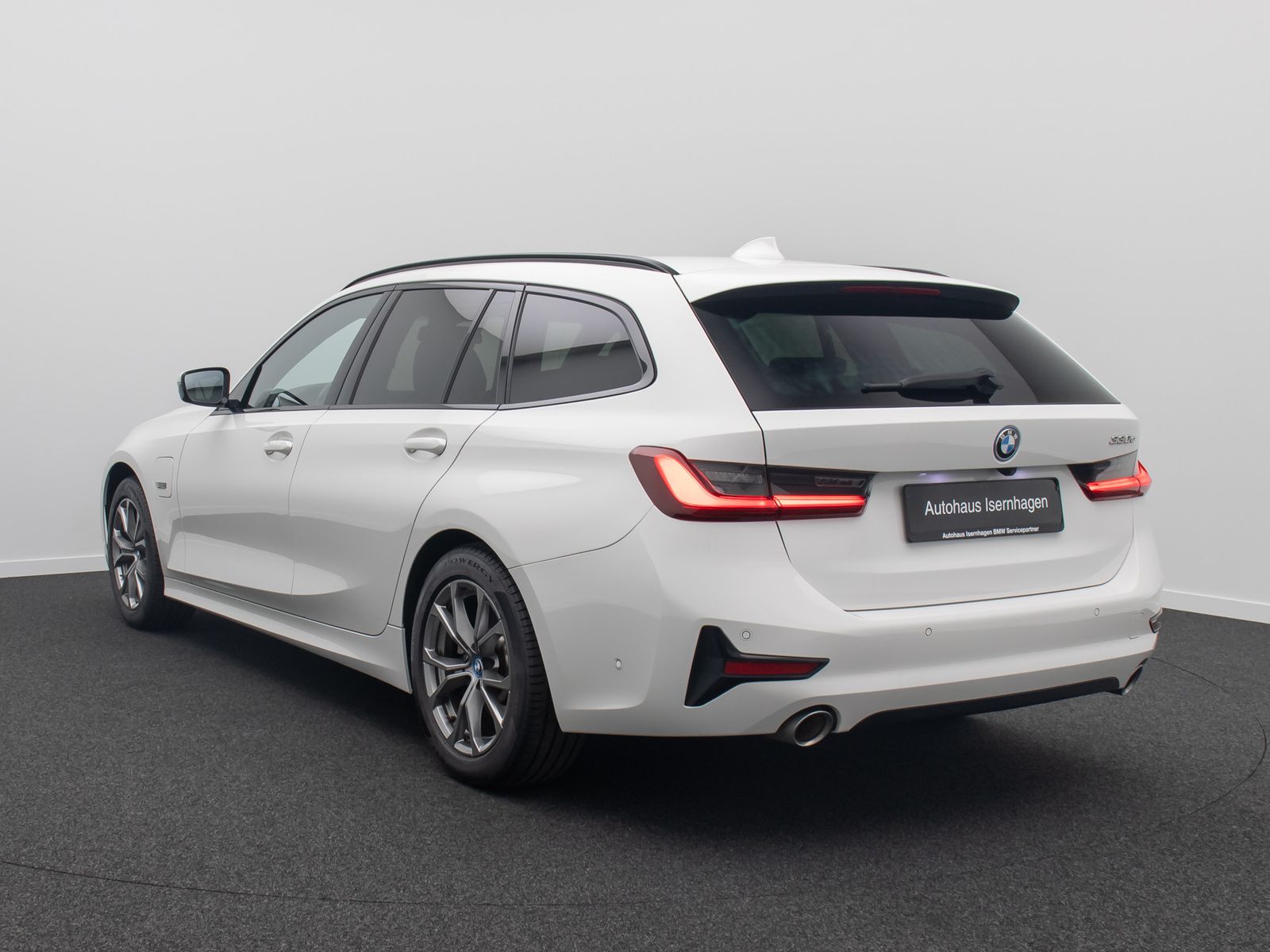 Fahrzeugabbildung BMW 330e Sport Line DAB Kamera Parkassistent Alarm