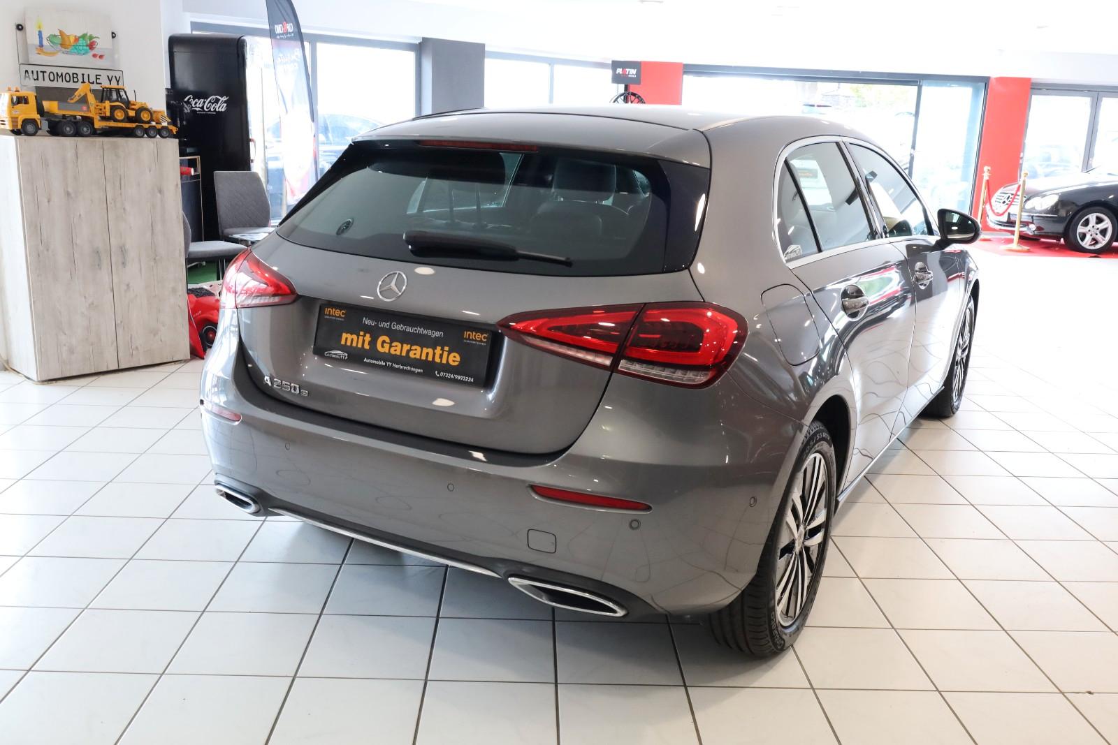 Mercedes-Benz A 250e Sportpaket,LED,Navi,MBUX,Temp,PDC,SHA,F1