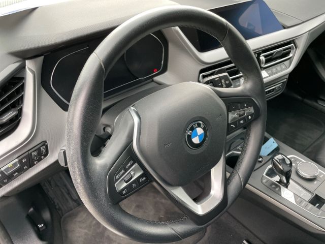 Fahrzeugabbildung BMW 118 i Advantage Autom. Navi, Sitzheizung, Tempom