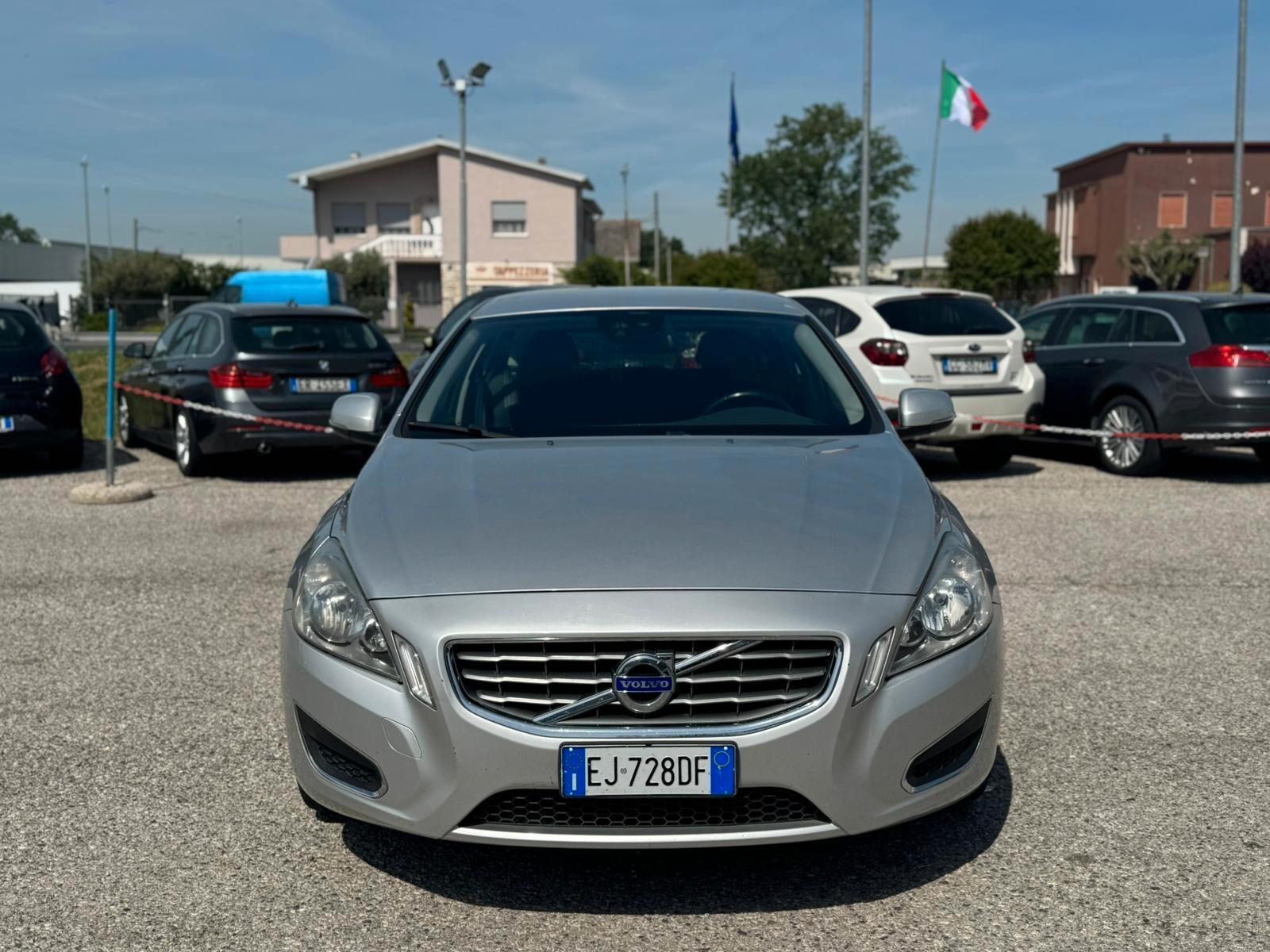 Volvo V60 2011 — rear view