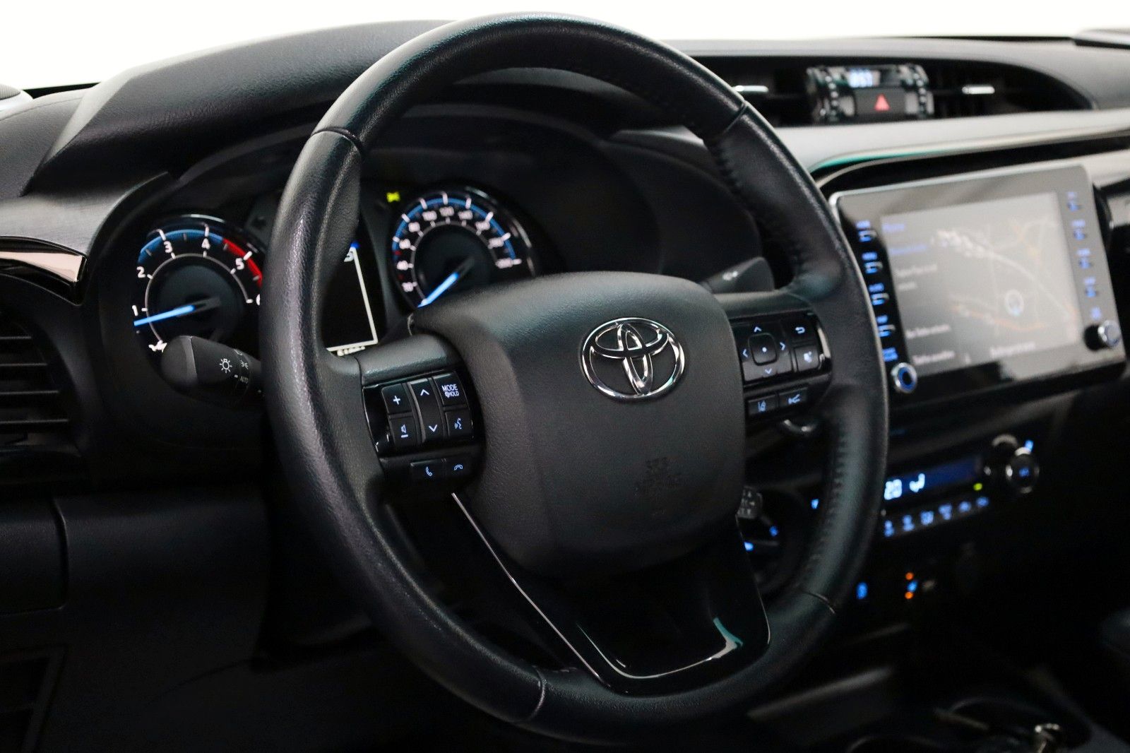 Fahrzeugabbildung Toyota Hilux 2.8 D-4D 4x4Invincible,Leder,ACC,Rollo,AHK