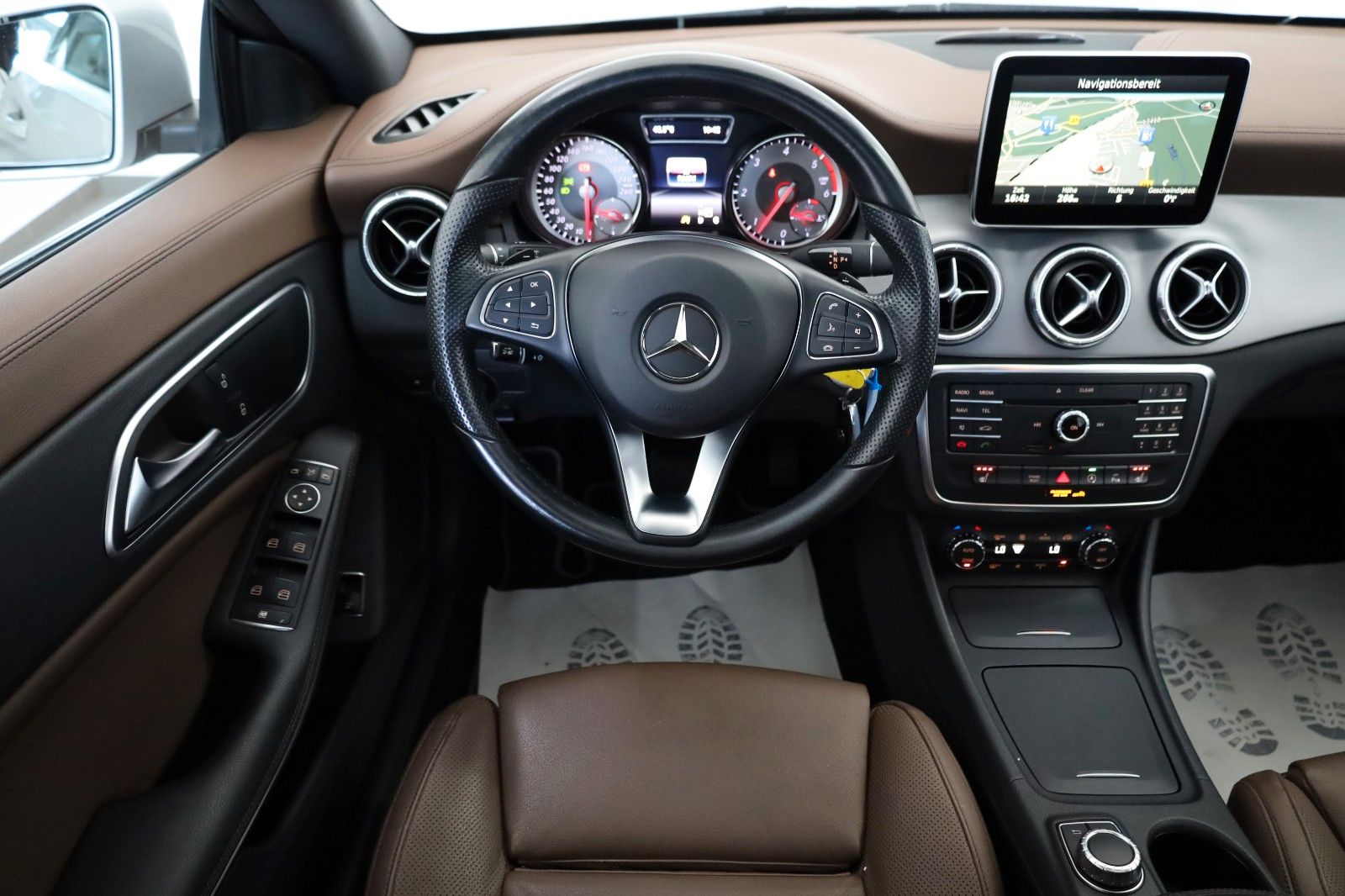 Fahrzeugabbildung Mercedes-Benz CLA 220d SB Leder,Navi,Xenon,Panorama,ACC,SH,PDC