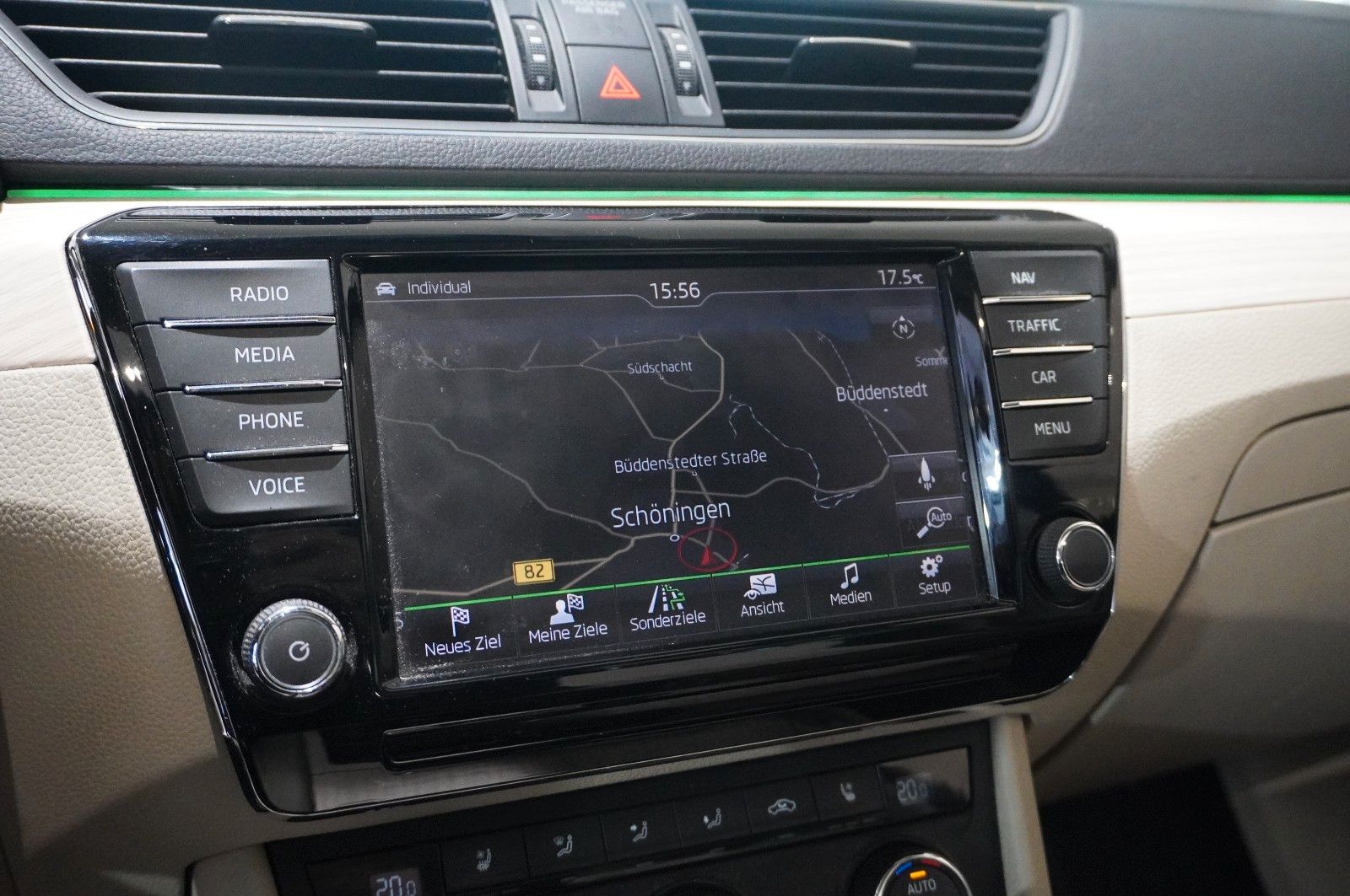 Fahrzeugabbildung SKODA Superb Lim. 2.0 TSI L&K 4X4 DSG NAVI/KAMERA/AHK