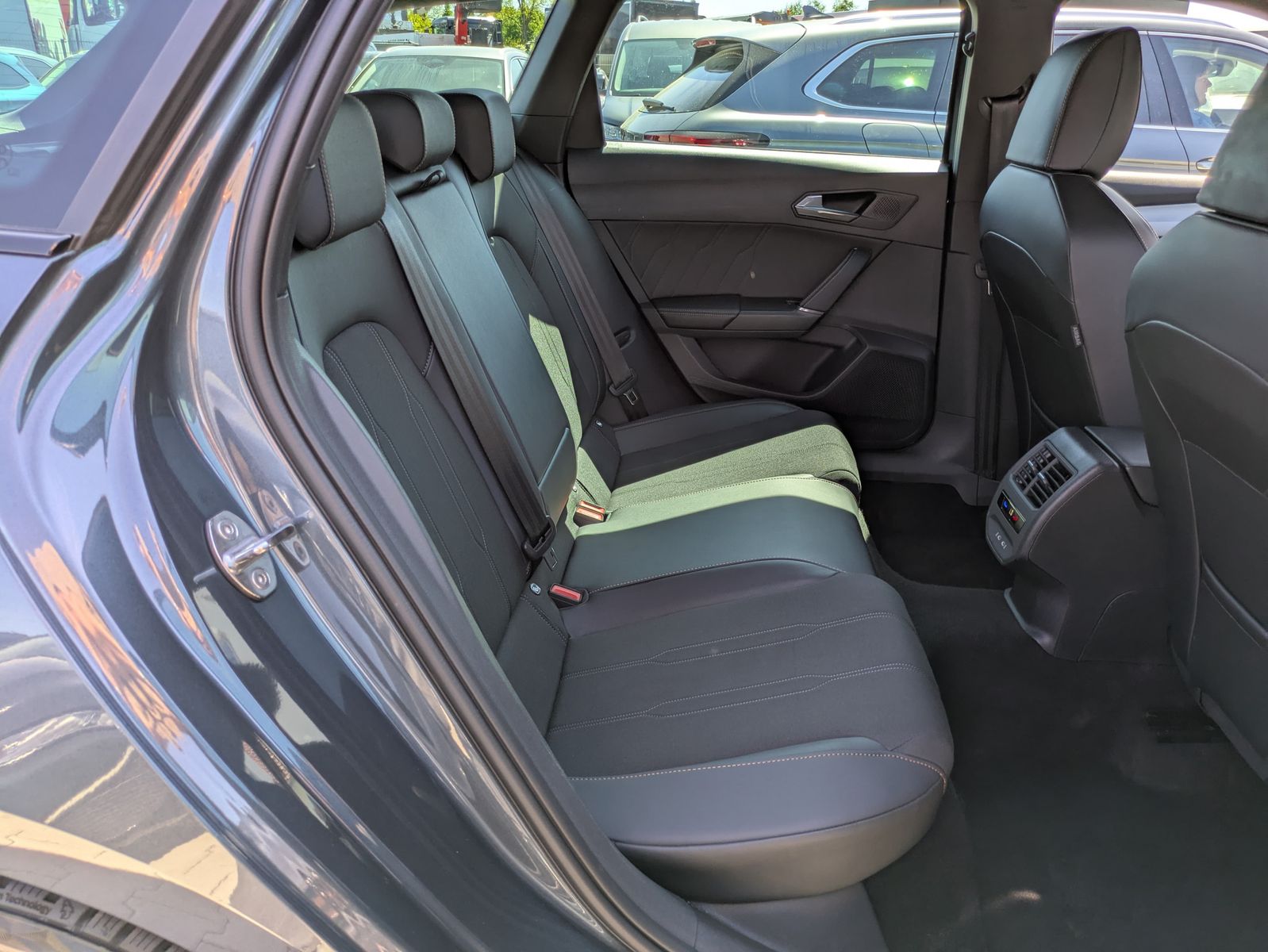 Fahrzeugabbildung CUPRA Leon 1.5 eTSI DSG MATRIX-LED*ACC*AHK*KAMERA*18"
