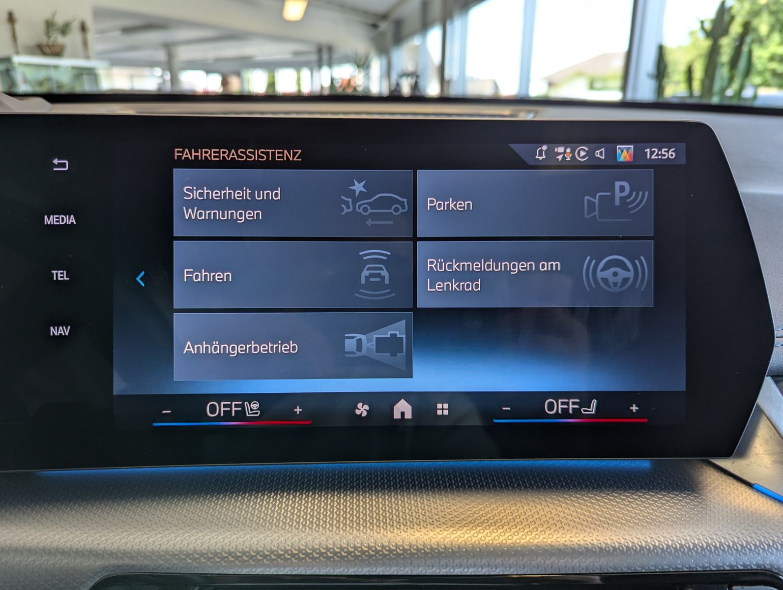 BMW X1 20d M-Sport-PRO Pano Innovation Harman AHK 19 - Image 30