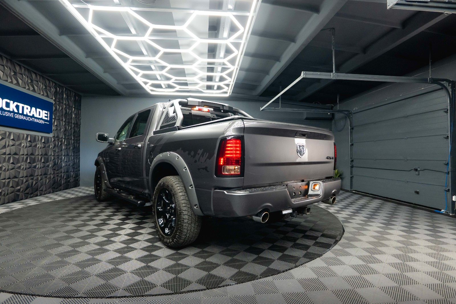 Fahrzeugabbildung Dodge RAM 5.7 V8 HEMI 4x4 Sport LARAMIE NightPaket 19%