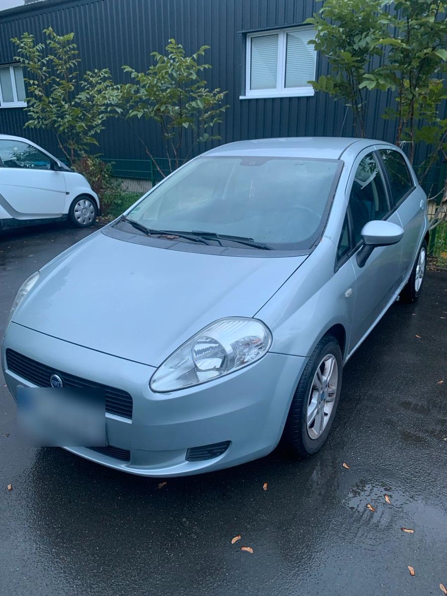 Fiat Grande Punto 2006 — rear view