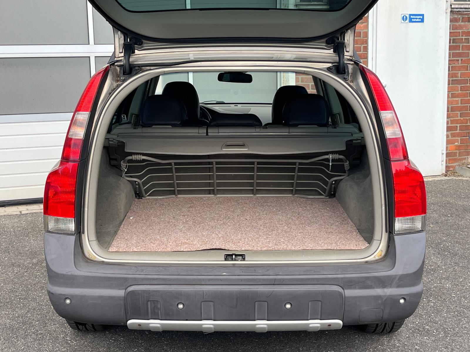 Volvo XC70 2004 — photo 12