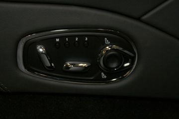 Fahrzeugabbildung Aston Martin DB11 4.0 V8 Volante