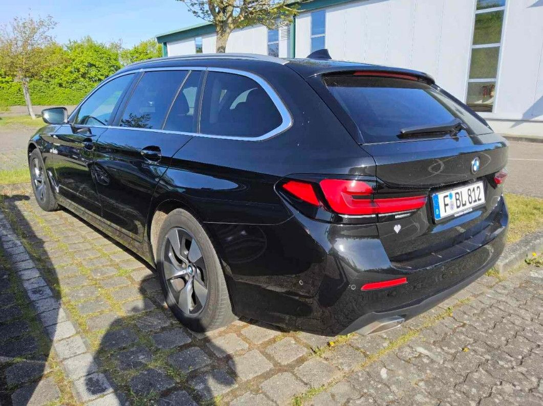 Fahrzeugabbildung BMW 520d T Aut LED/NAVI/ACC/SHZ/VIRTU/RFK/AHK/8Fa