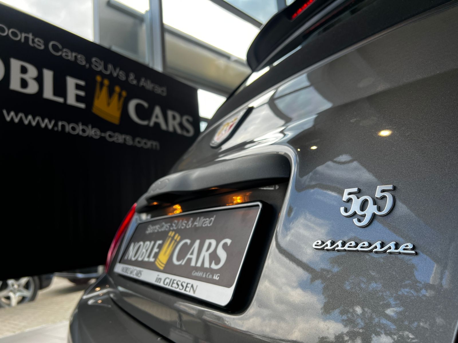 Fahrzeugabbildung Abarth 595C esseesse AKRAPOVIC XENON NAVI ALU