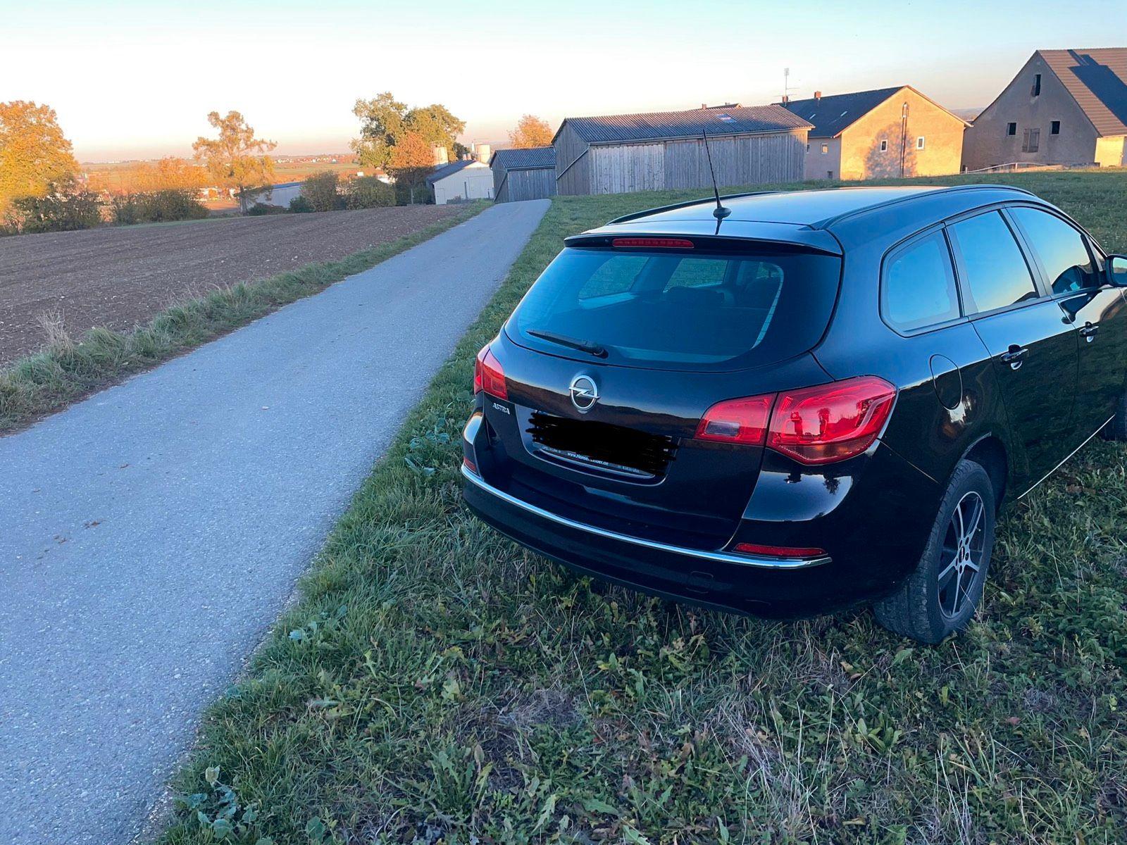 Opel Astra 2014 — photo 6