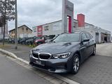 BMW 318 d Sport Line LED NAVI 1.Hand FINANZIERUNG - BMW 318 in Frankfurt (Main)