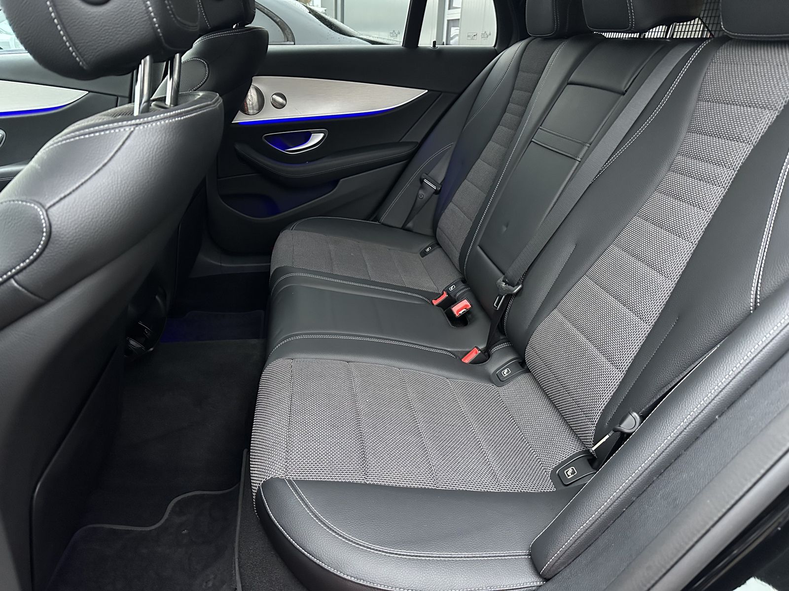 Fahrzeugabbildung Mercedes-Benz E 220d T Avantgarde NAV+LED+AHK+BURMESTER+KAM+VC