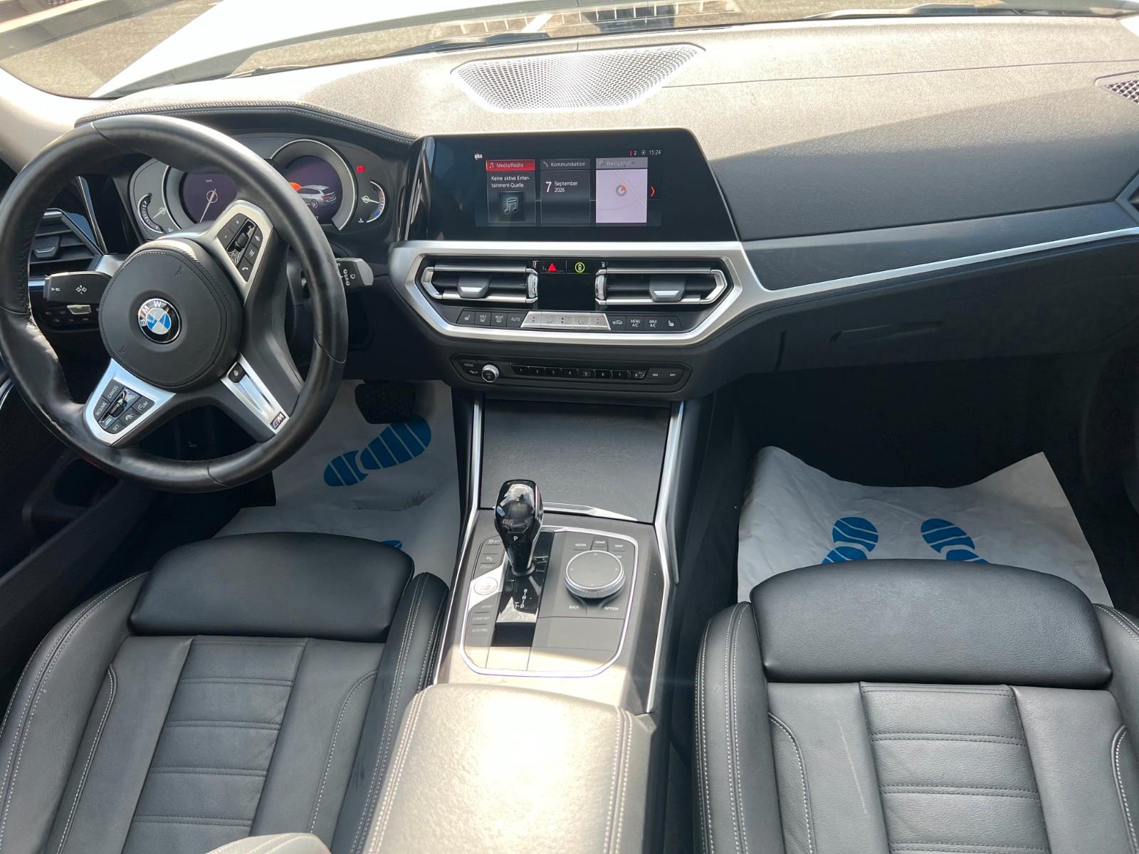BMW 330 i xDrive Touring Luxury Line Pano