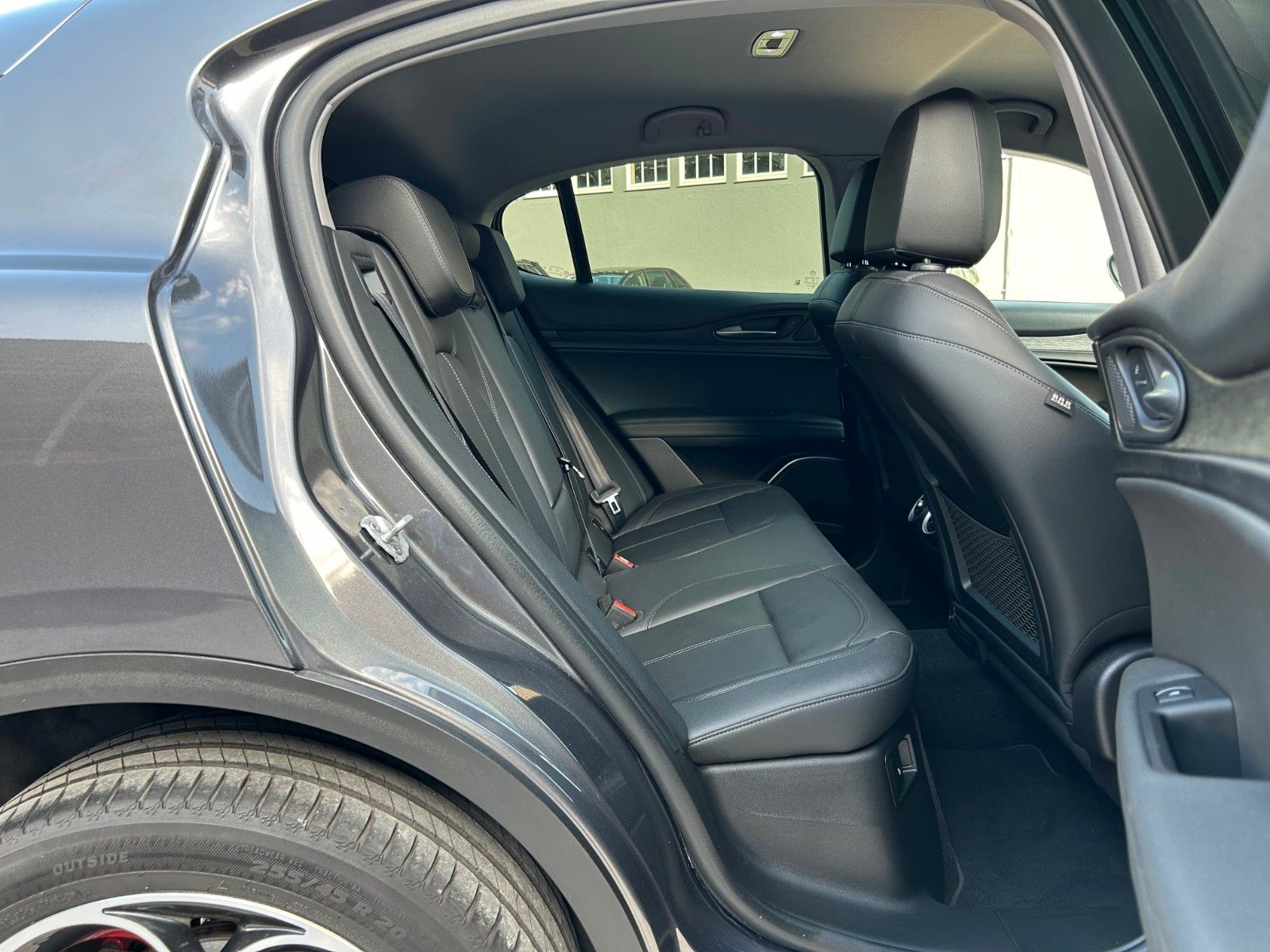 Fahrzeugabbildung Alfa Romeo Stelvio 2.0T AT8 Q4 Super Leder Kamera H&K AHK