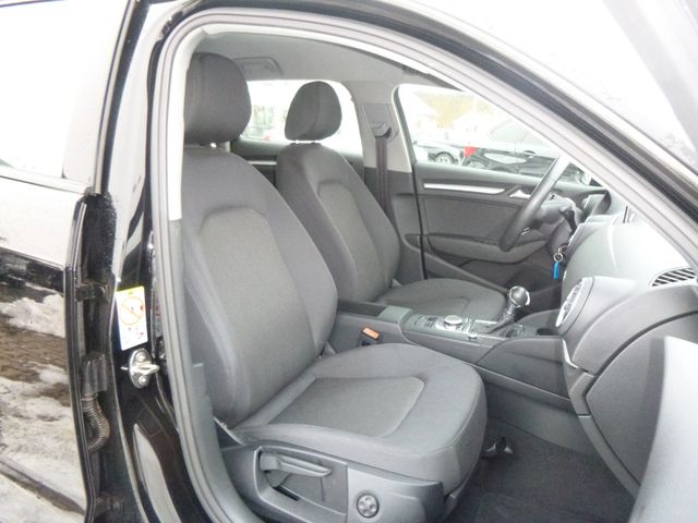 Fahrzeugabbildung Audi A3 Sportback 35 TFSI >AUT/NAV/Sitzheiz/Einparkh<