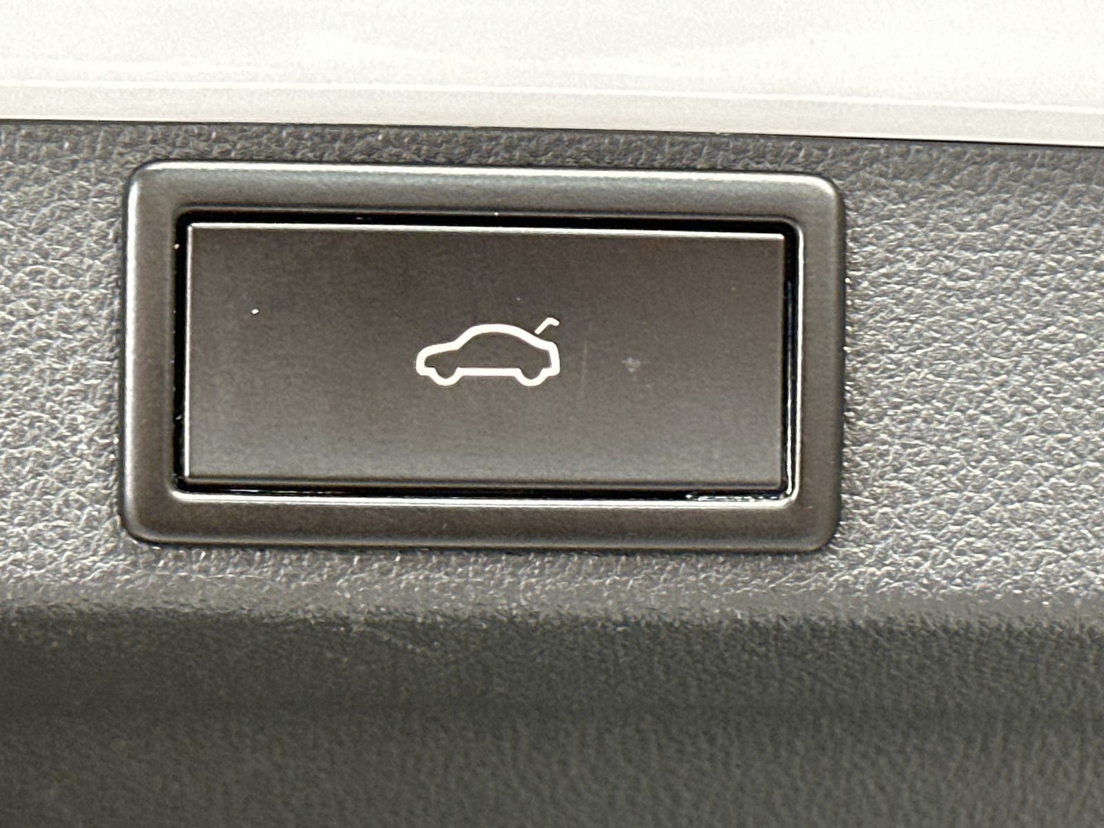 Fahrzeugabbildung SKODA Octavia Combi 2.0 TDI DSG NAV+LED+AHK+PANO+CANTO