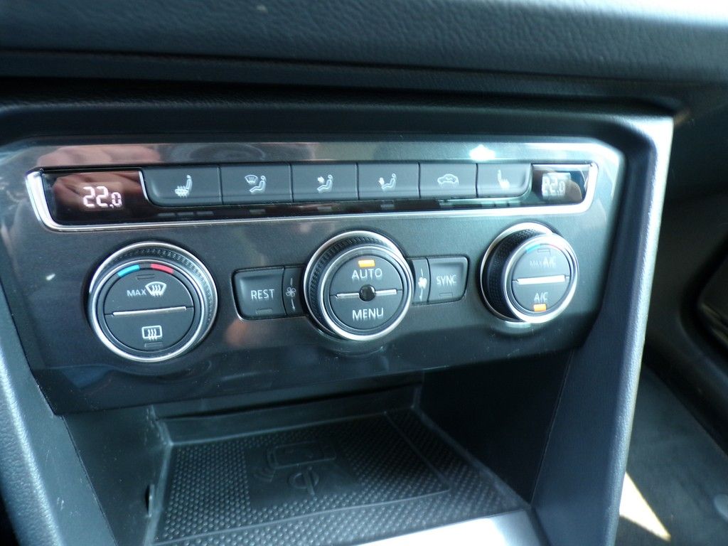 Fahrzeugabbildung Volkswagen Tiguan 1.4 TSI Sound *Navi*ACC*AHK*