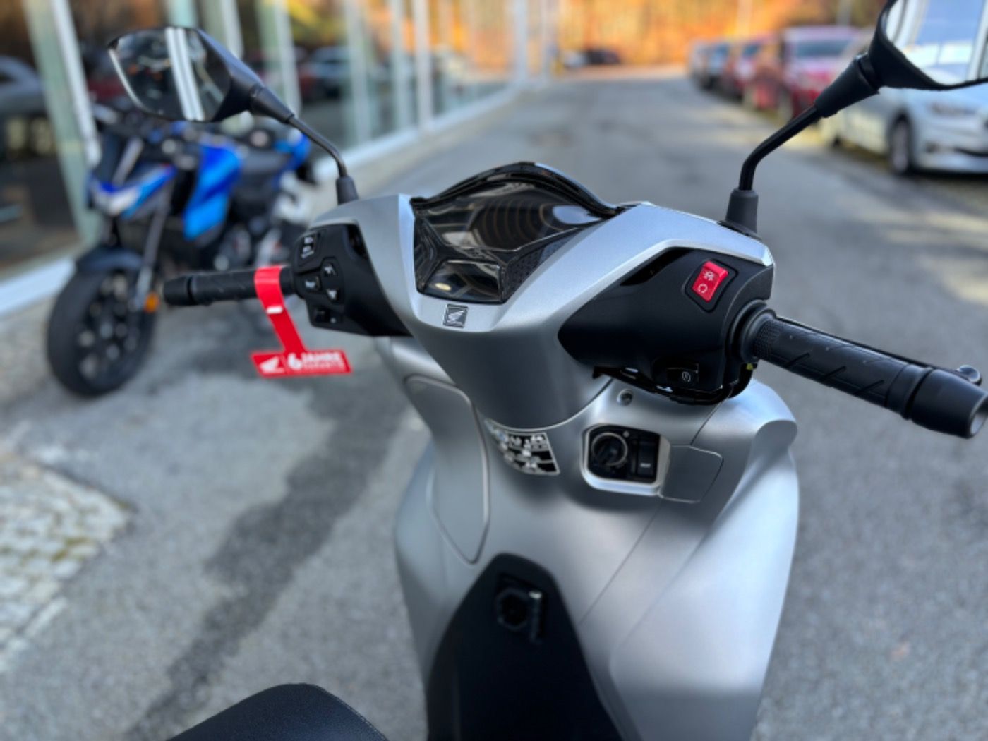 Fahrzeugabbildung Honda SH 350i inklusive Smart-Topcase Tageszulassung
