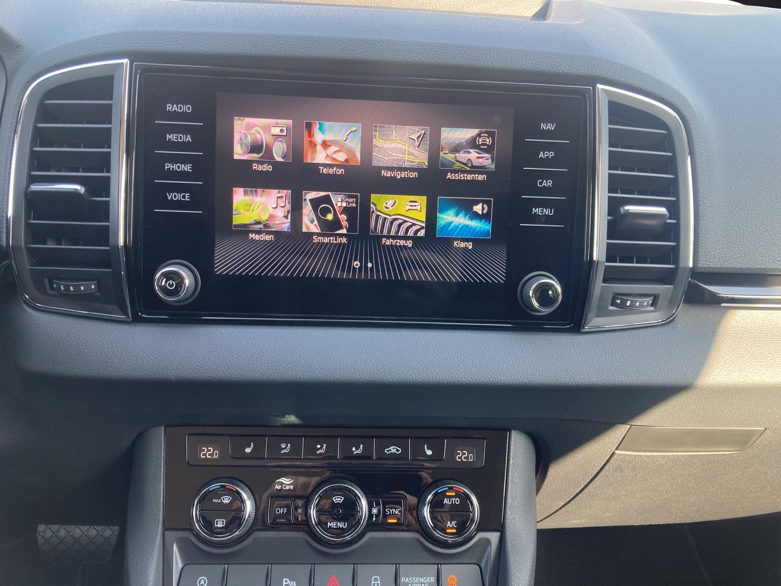 Fahrzeugabbildung SKODA Karoq TOUR TSI DSG LED, AHZV, Digital Cockpit
