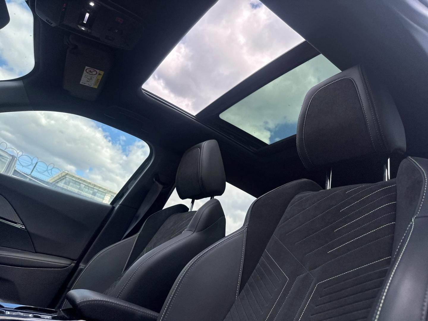 Peugeot 2008 GT FACELIFT PANO ACC AHK Alcantara 360° LED