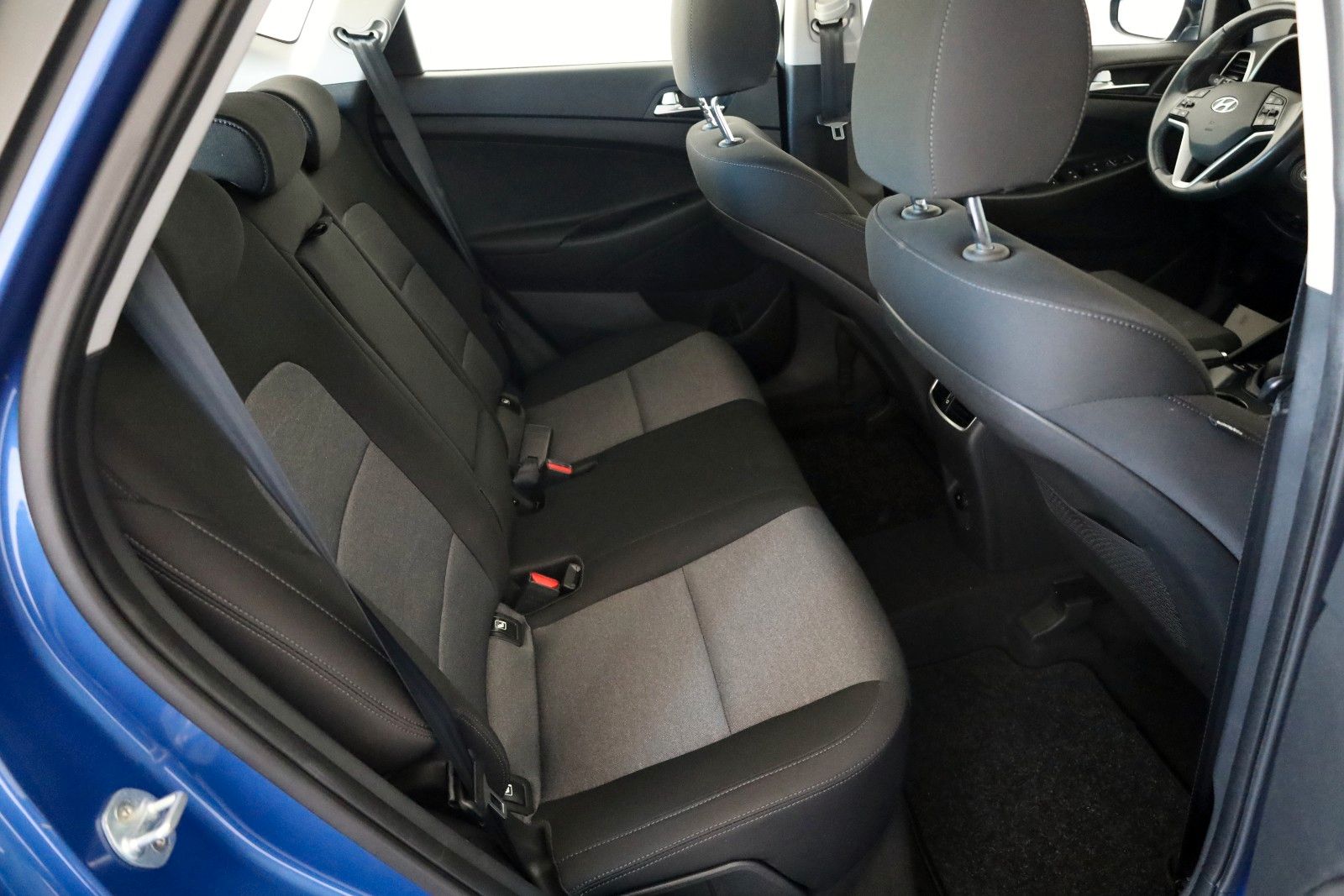 Fahrzeugabbildung Hyundai Tucson Advantage 2WD Navi,LED,SH,Kamera,SR+WR