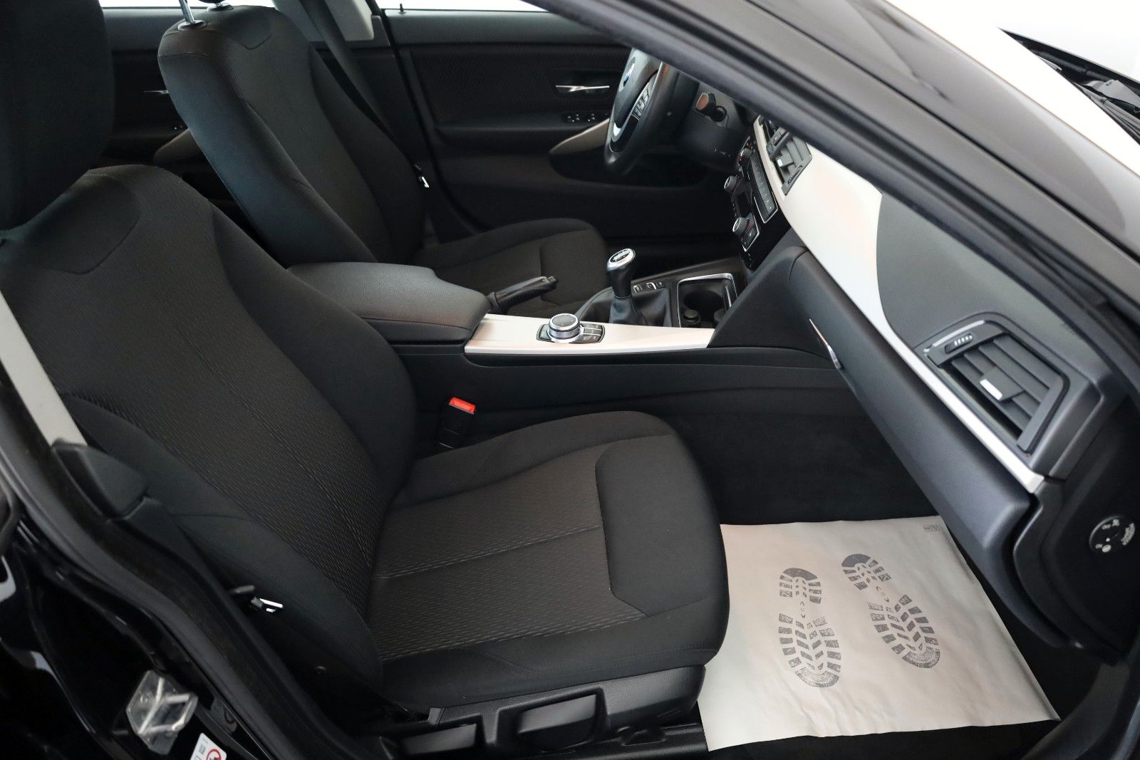 Fahrzeugabbildung BMW 420 4 Gran Coupe 420 i Advantage Navi,LED,SH,PDC
