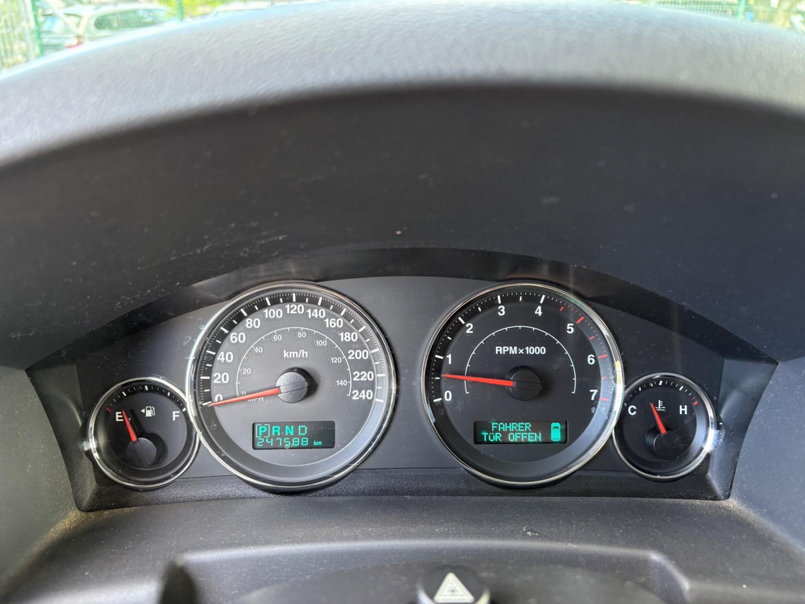 Jeep Commander 2008 — фото 10