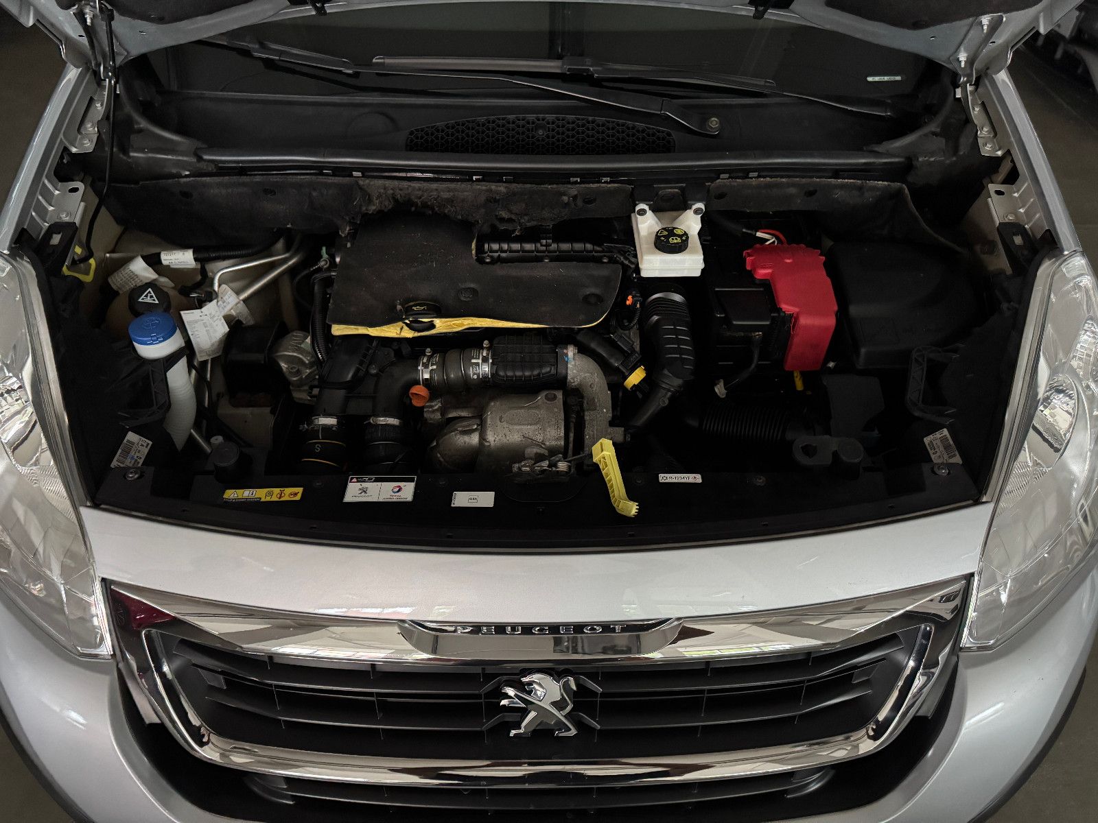 Fahrzeugabbildung Peugeot Partner Tepee 1.6 HDI ALLURE PDC SHZ KLIMA 2HAND