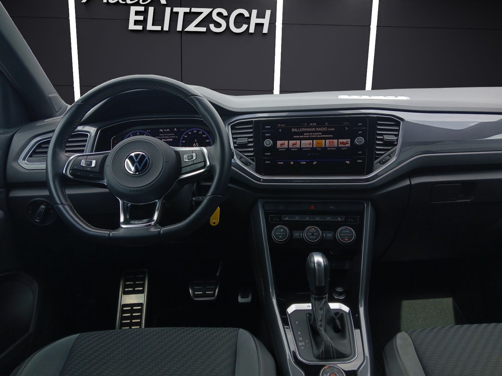 Fahrzeugabbildung Volkswagen T-Roc TSI Sport 4M DSG LED Navi AID ACC RFK SH 1