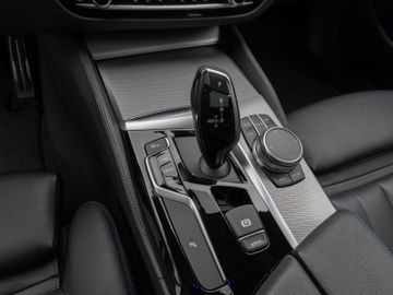 Fahrzeugabbildung BMW 530d xD M Sport Panorama Kamera H/K Alarm 19Zoll