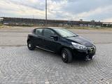 Renault Clio Paris 1.2 16V 75 Paris - Renault Clio Paris mit Benzin-Antrieb