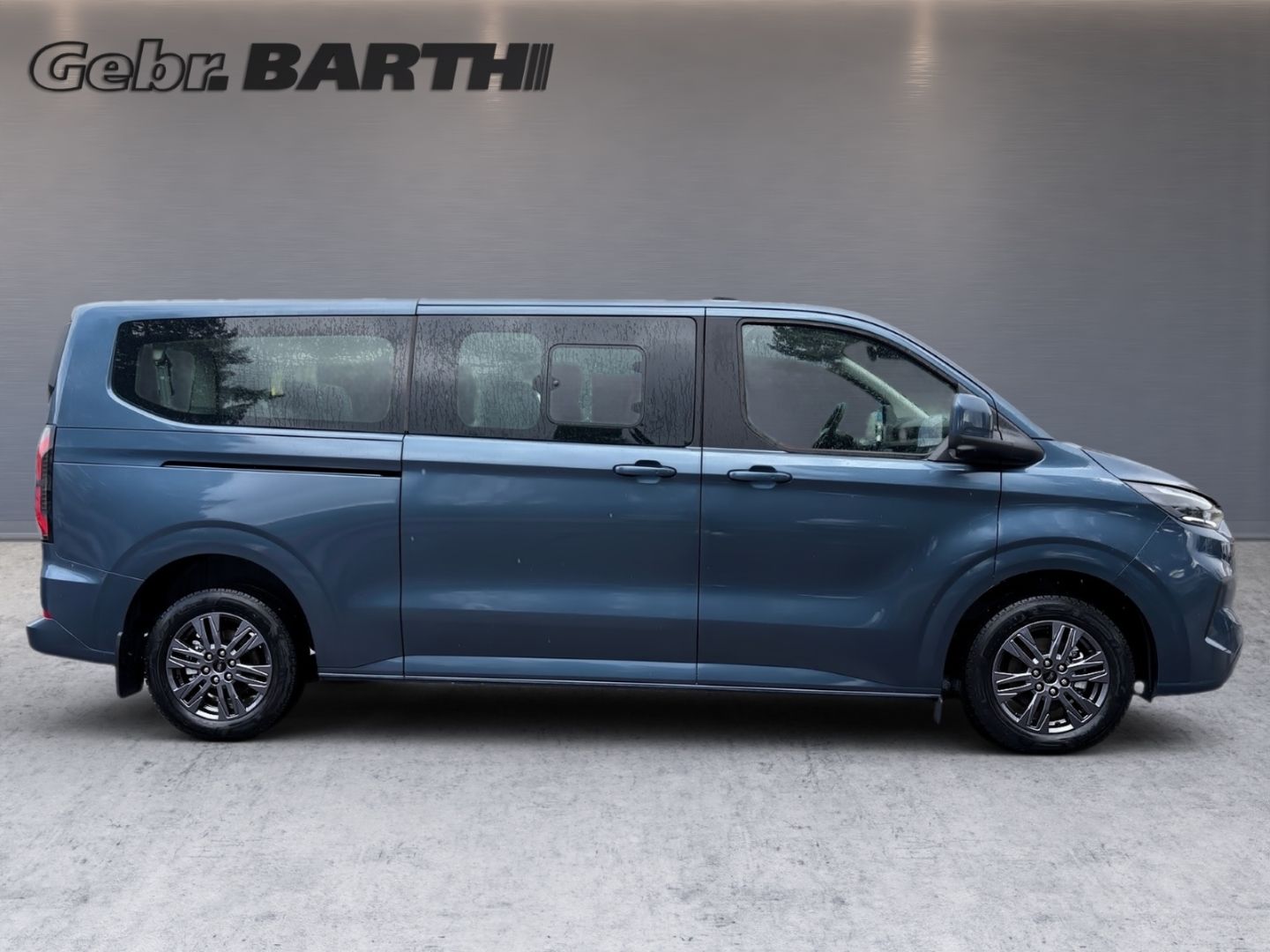 Fahrzeugabbildung Ford Tourneo Custom Bus (TTU) 320 L2 Titanium