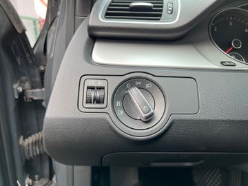 Fahrzeugabbildung Volkswagen Passat Variant Trendline DSG Navi