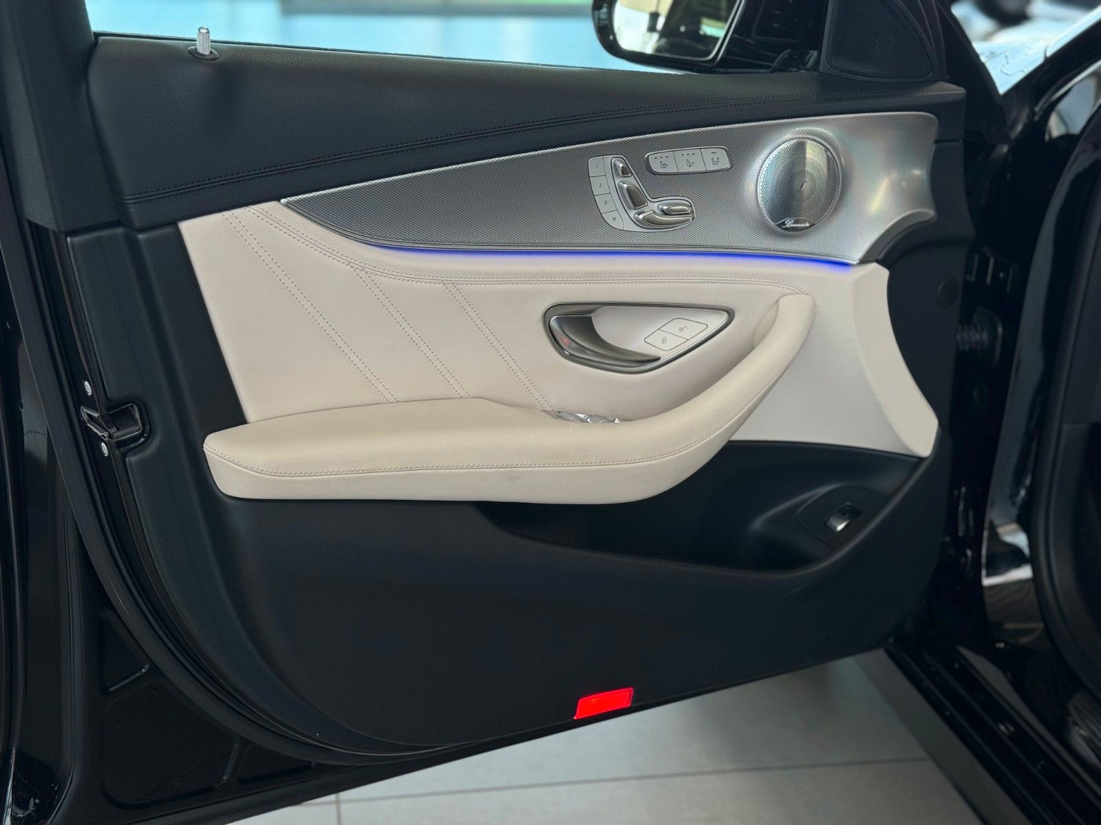 Fahrzeugabbildung Mercedes-Benz E 63 AMG T-Modell 4Matic Burmester VOLL