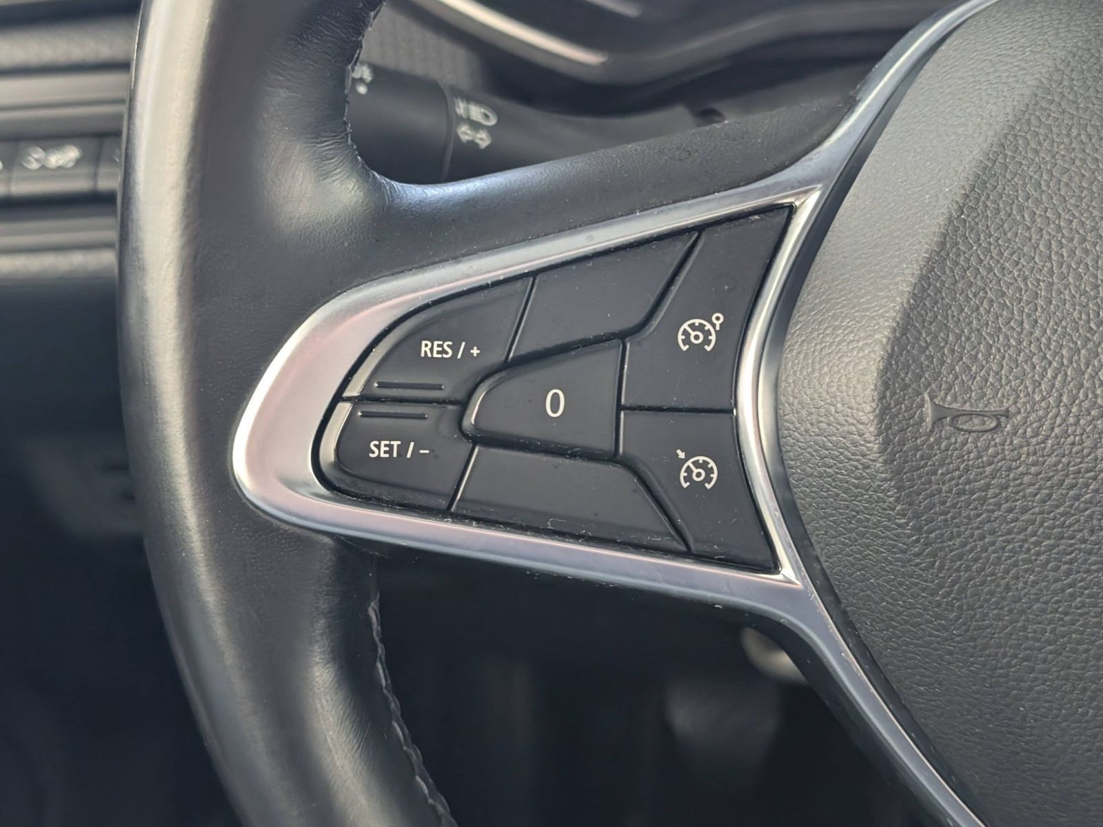 RENAULT Clio TCe 100 Intens Navi SHZ Kamera – Bild 26