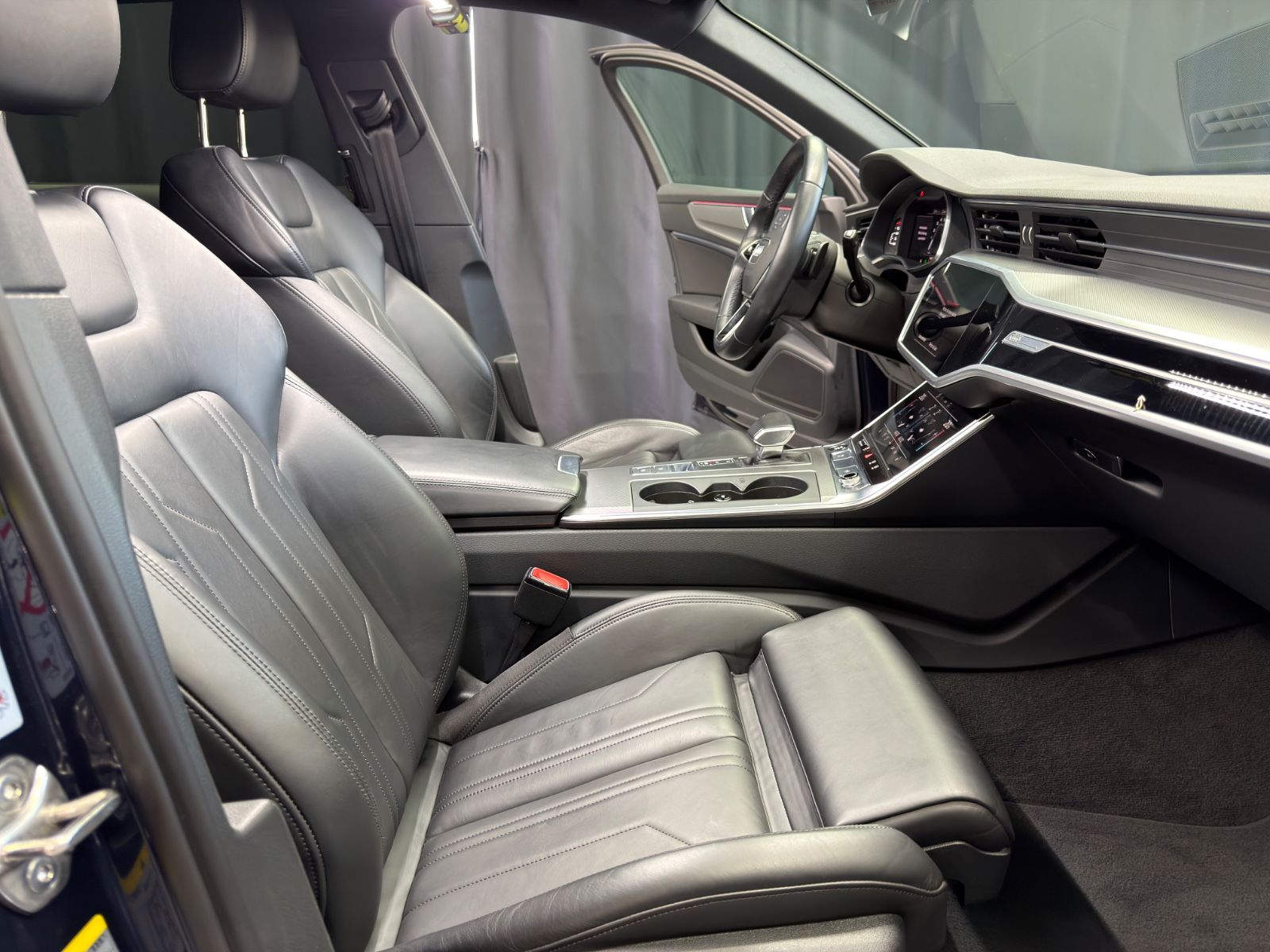 Fahrzeugabbildung Audi A6 Avant 45 TFSI sport|S-TRONIC|LEDER|NAVI|