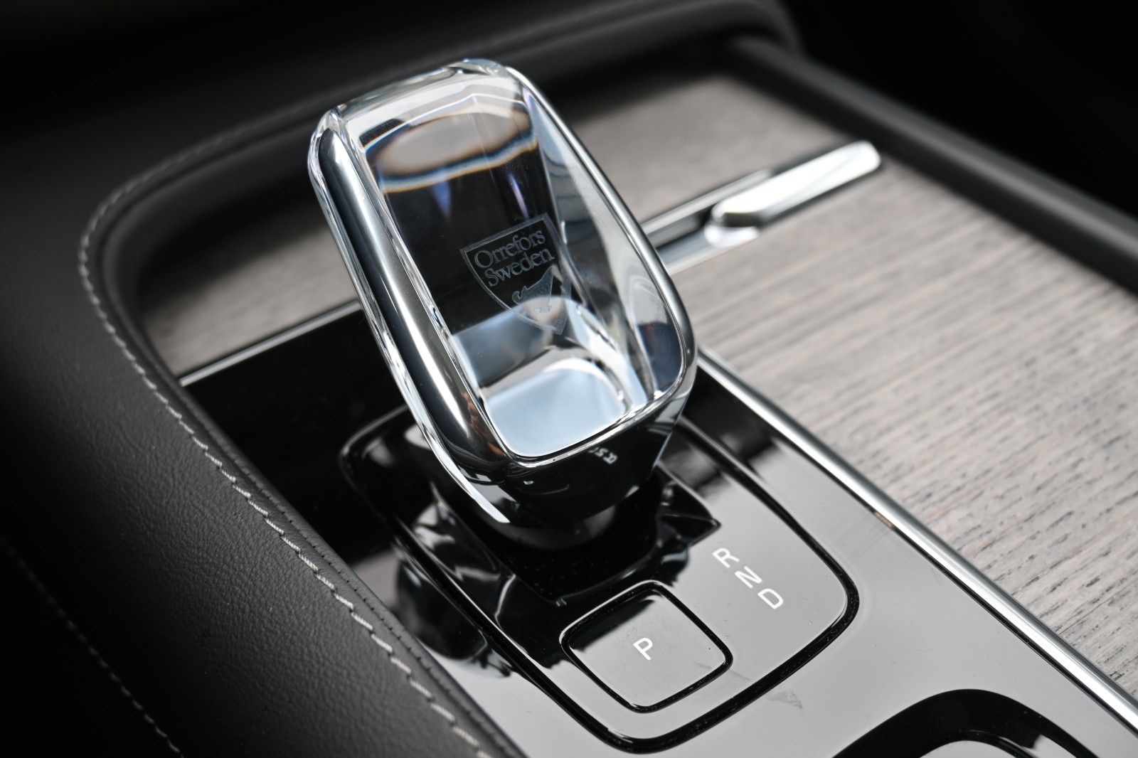 Fahrzeugabbildung Volvo B5 AWD Ultimate Dark *HUD*B&W*LUFT*MASS*AHK*