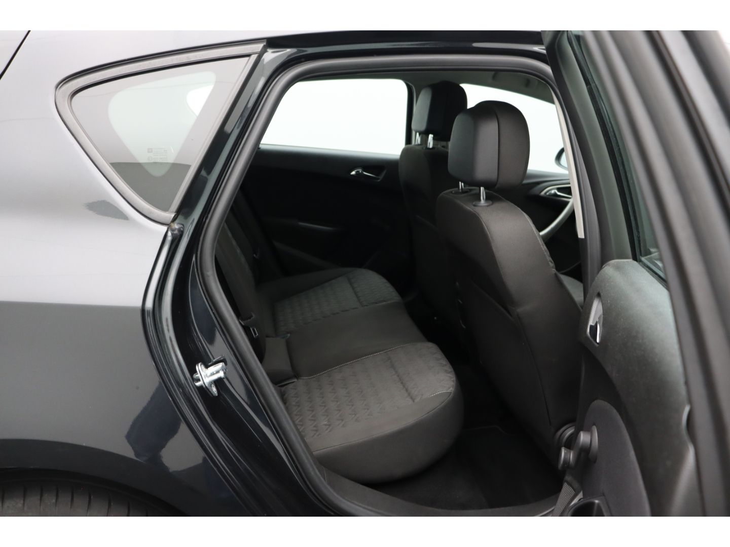 Fahrzeugabbildung Opel Astra 1.4 J Active 2-Zonen-Klimaauto SHZ Ambient