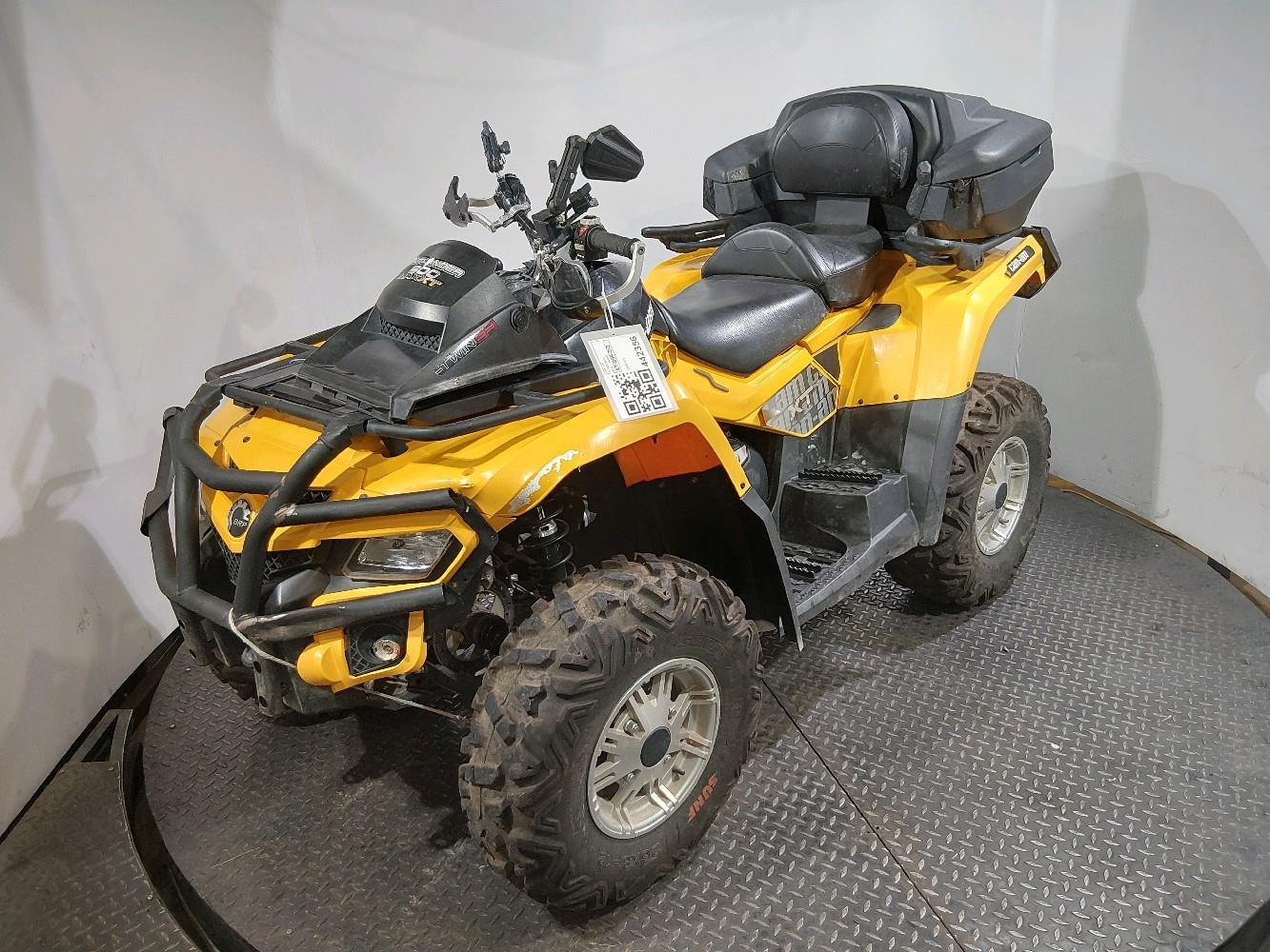 Can-Am Outlander 2010 — interior