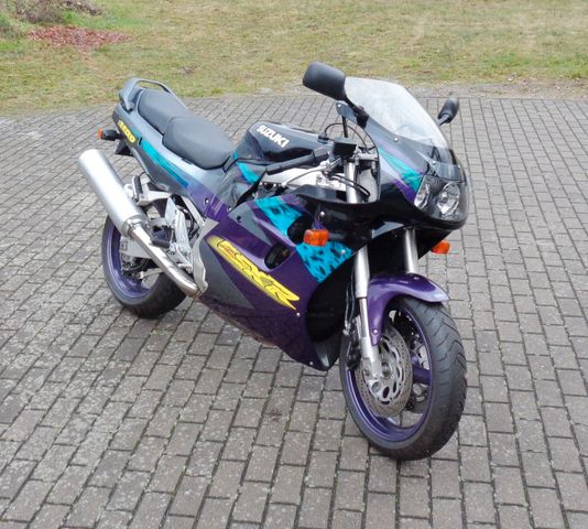 Suzuki GSX R 1100W aus 1.Hand im Top-Zustand, Original!