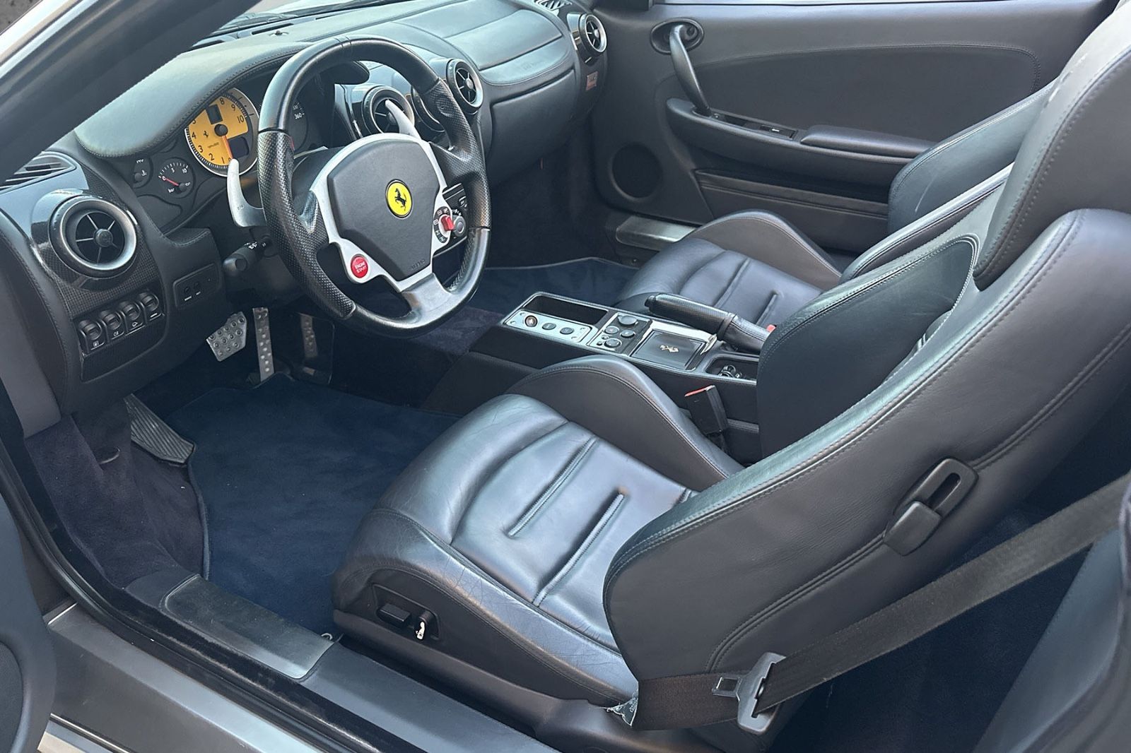 Fahrzeugabbildung Ferrari F430 Spider*PDC*Embleme*HiFi