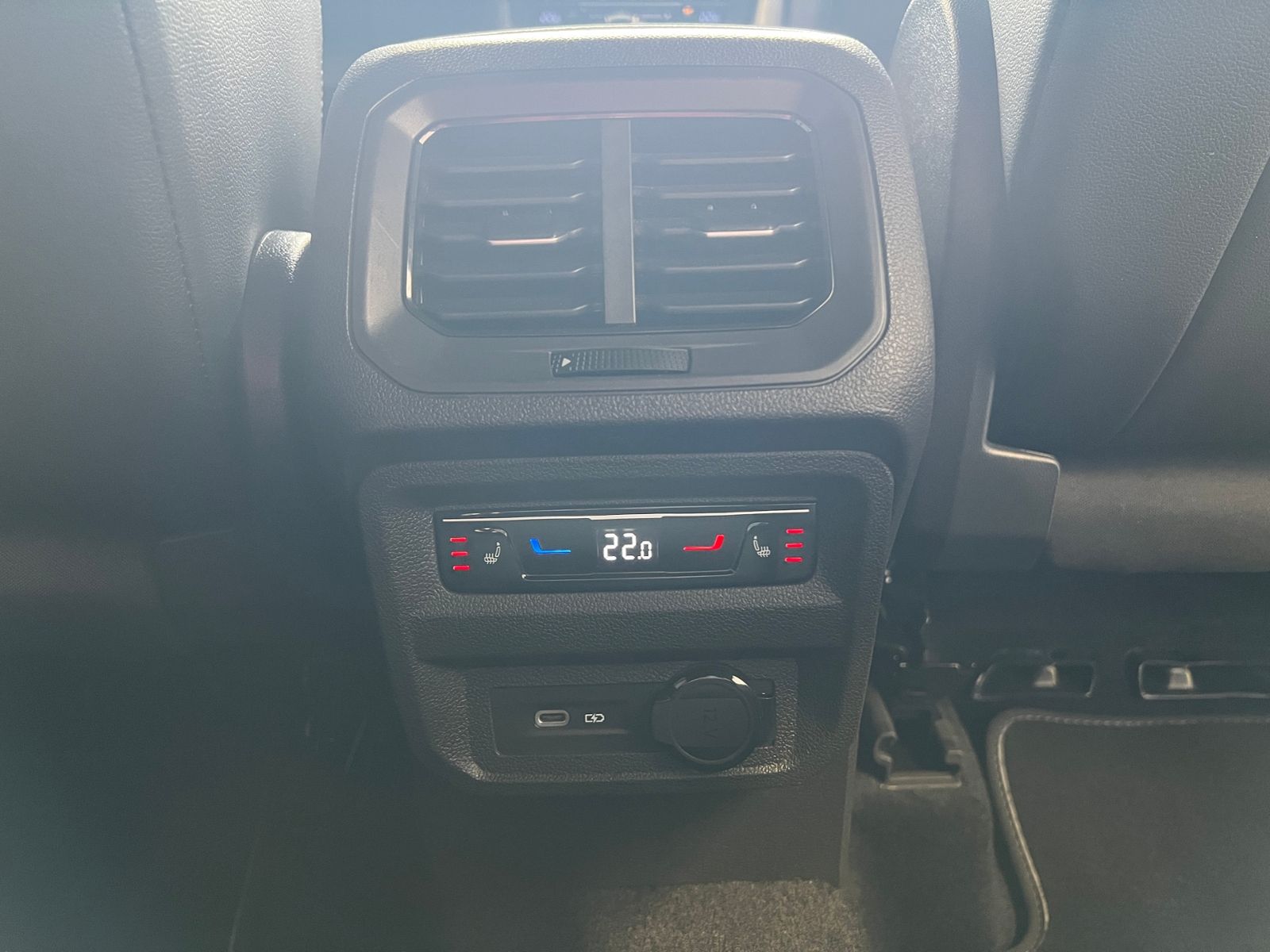 Fahrzeugabbildung Volkswagen Tiguan Allspace R-Line 2.0 TDI DSG 4Motion *AHK,