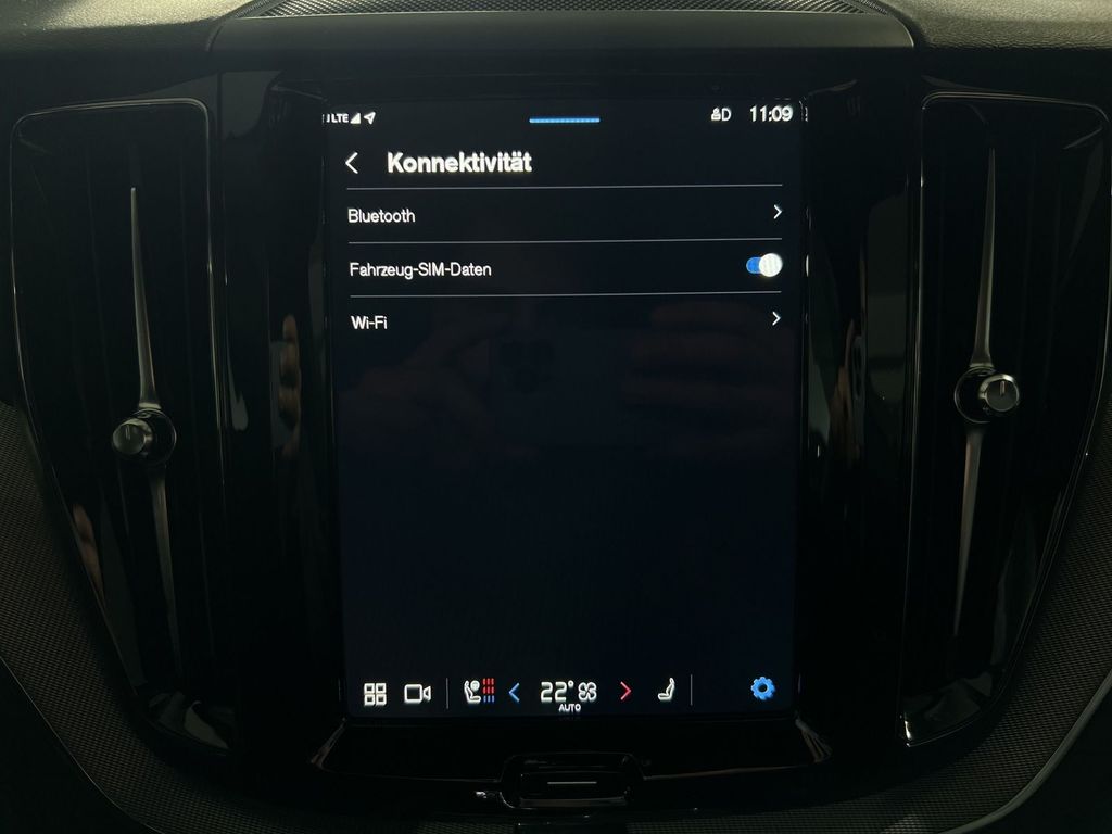 Volvo XC60 T6 Plus Black Edition Recharge AWD B&W HUD