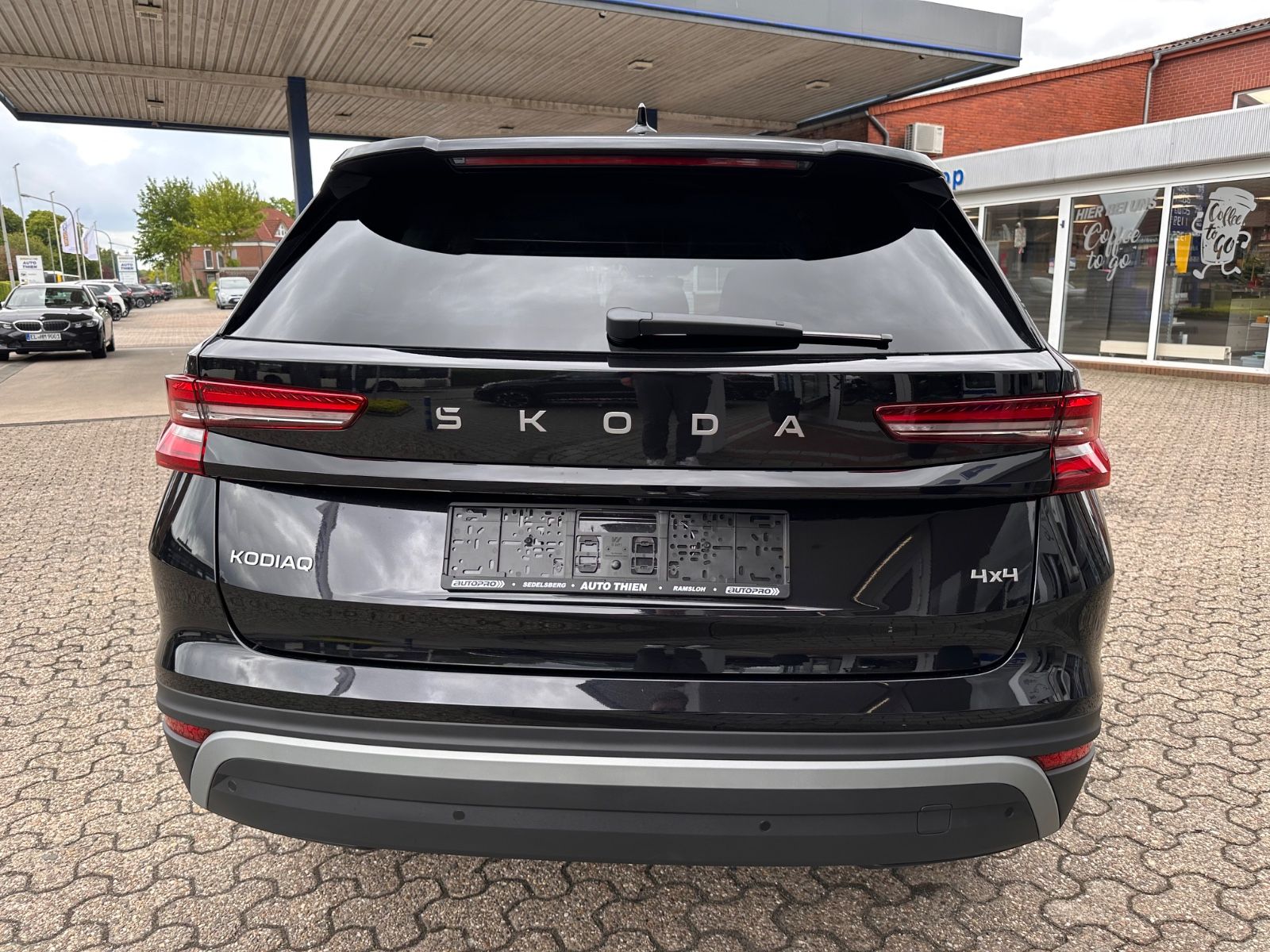 Fahrzeugabbildung SKODA Kodiaq 2.0 TDI 4x4 Selection AHK/7-Sitz/Navi/ACC