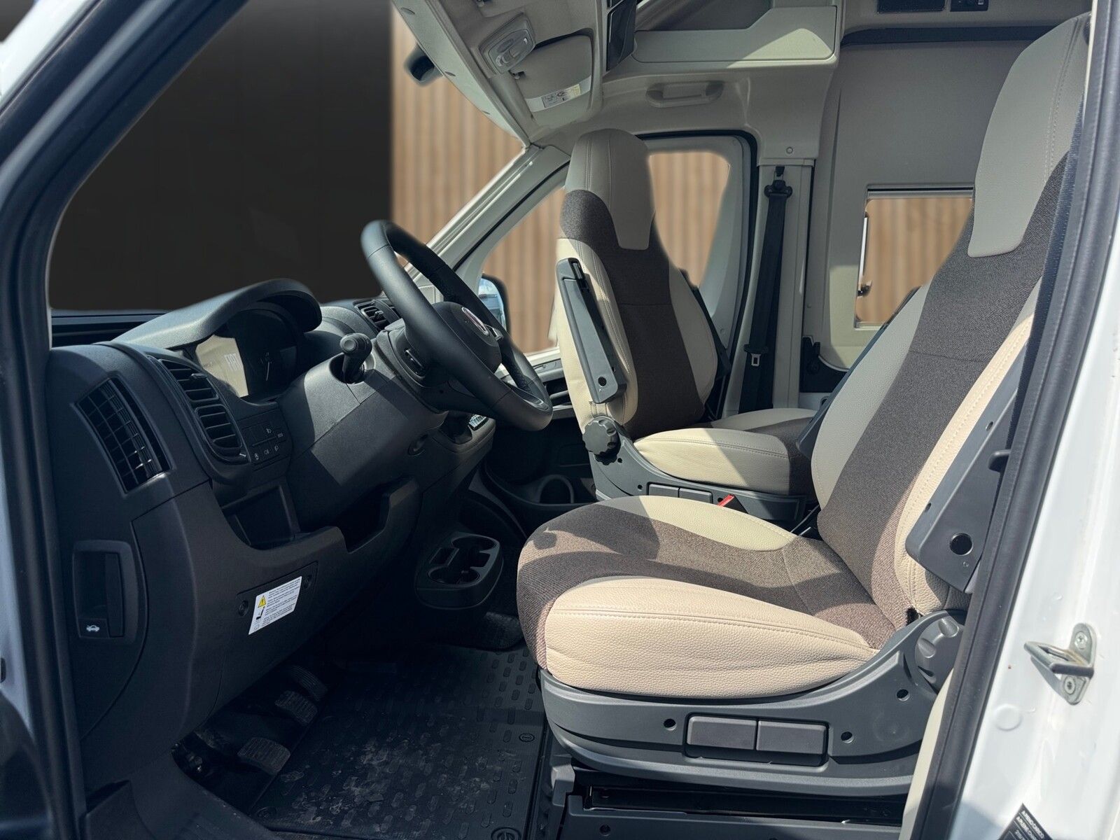 Fahrzeugabbildung Karmann Davis Lifestyle DA 590 LS Panorama Dachfenster