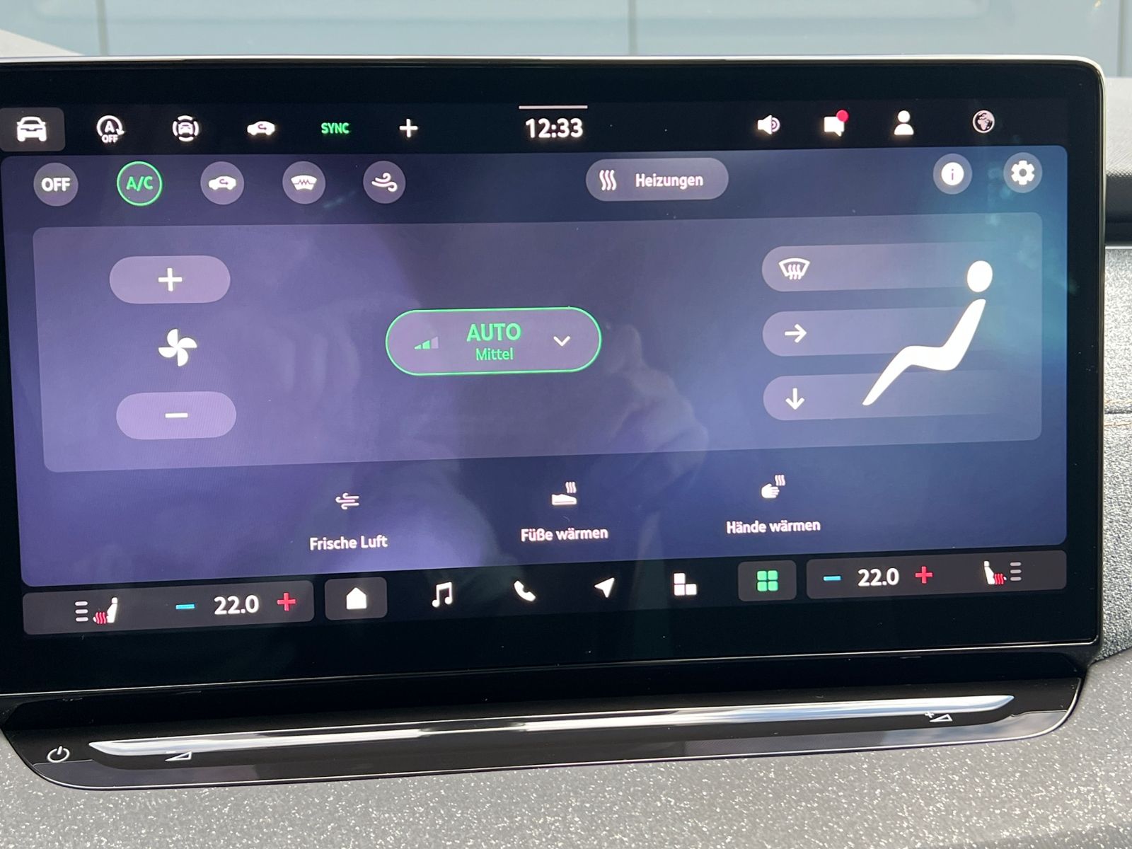 Fahrzeugabbildung SKODA Octavia Combi TOUR 2.0 TDI DSG *AHK, Travel Assi