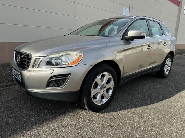 Volvo XC60 D4 Summum Aut. - XENON+NAVI+ BLIS+PANO+CAM