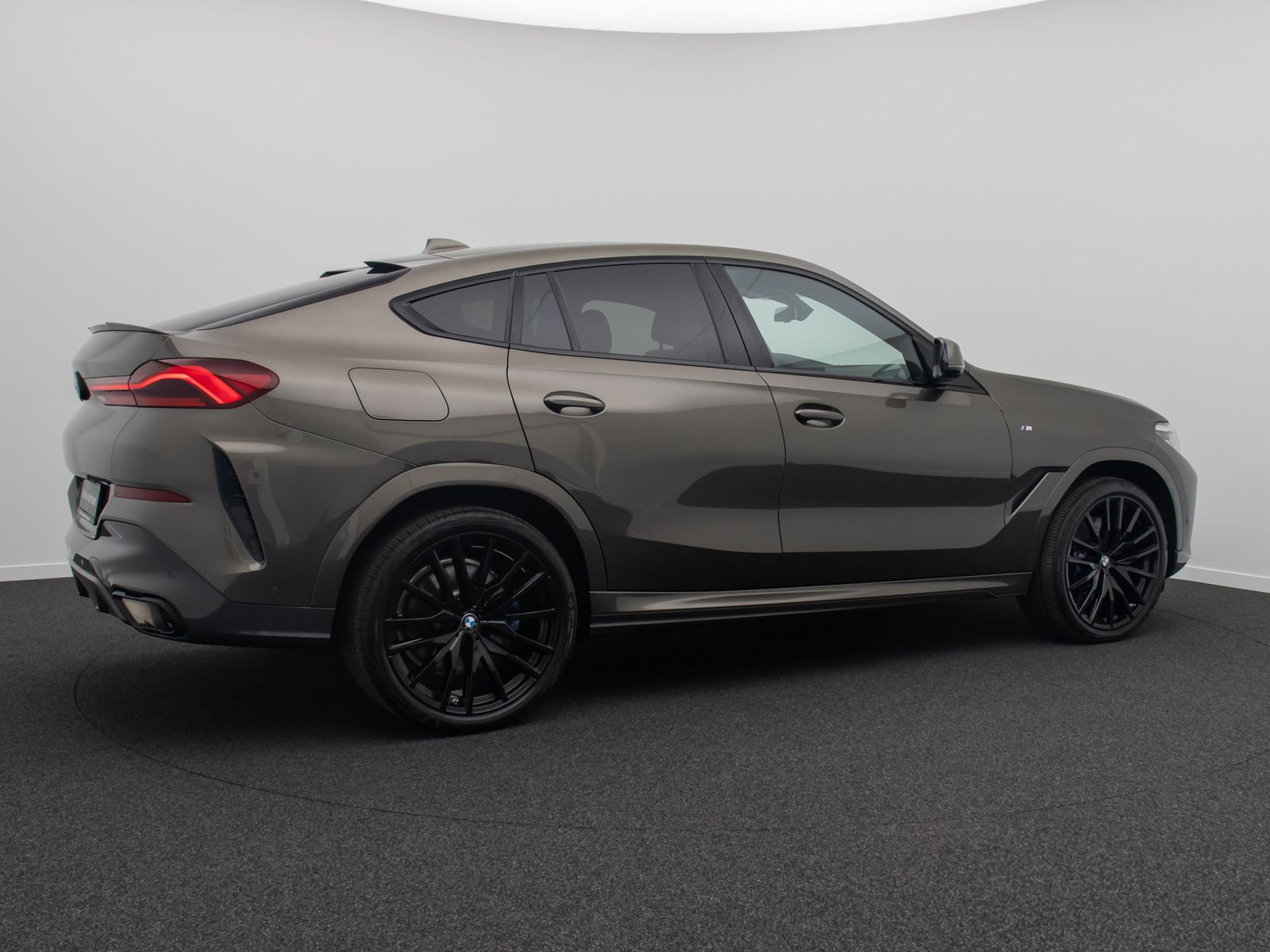 Fahrzeugabbildung BMW X6 xD40d M Sport 360° HUD H/K 22Zoll Individual